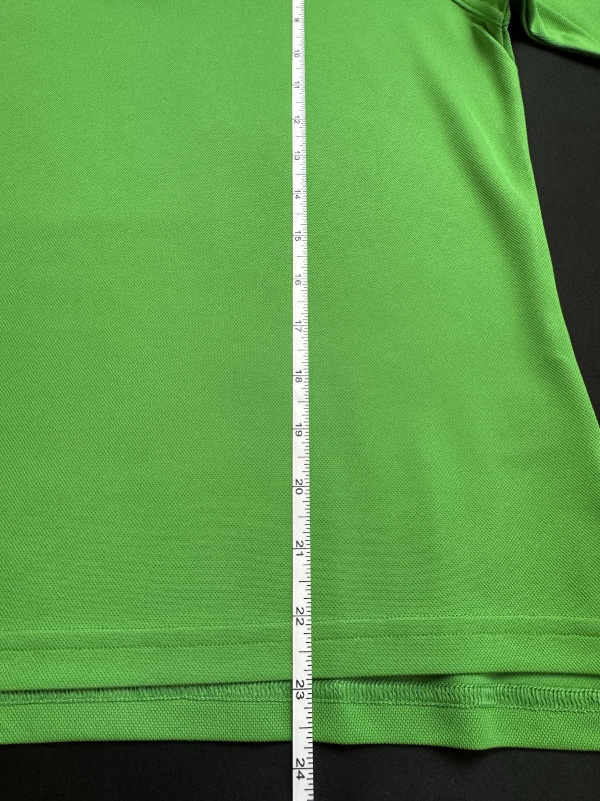 Under Armour Women's Golf Tennis Shirt Sz L.    (B.165)