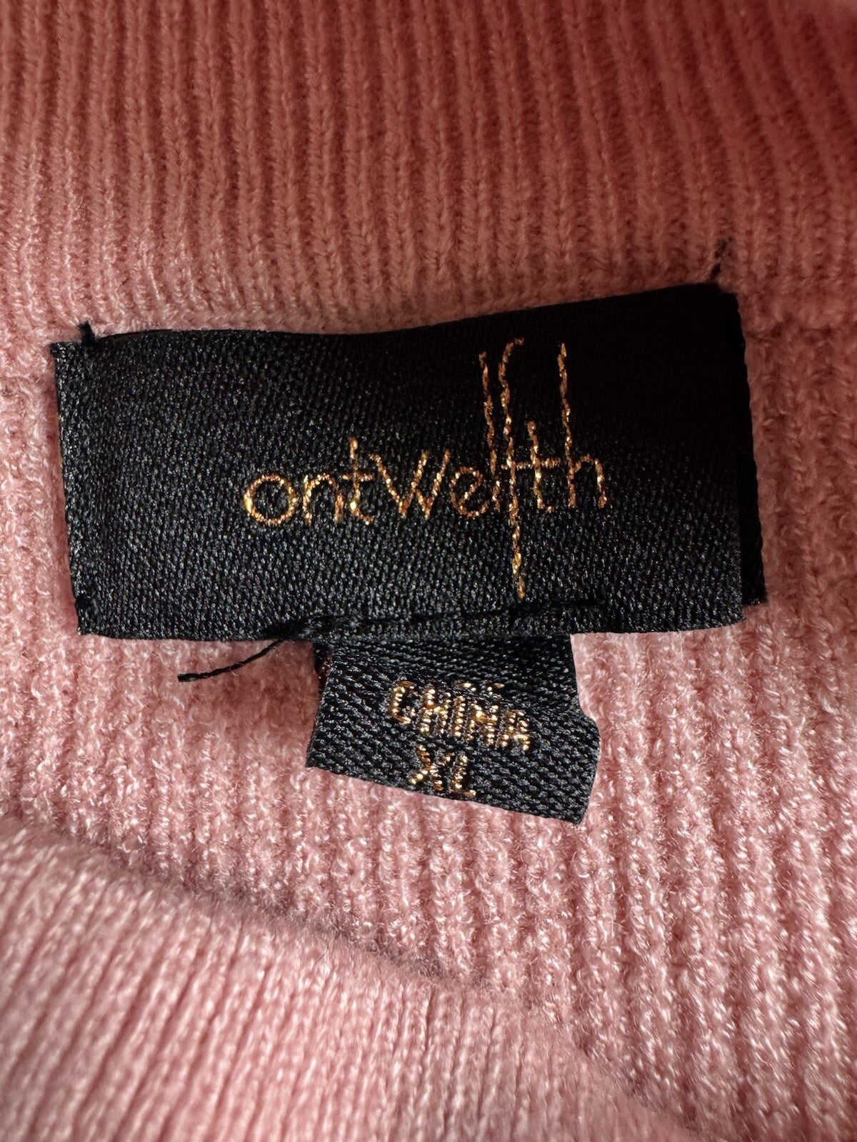 On Twelfth Women’s Rhinestone Sweater SZ XL.     (B.127)