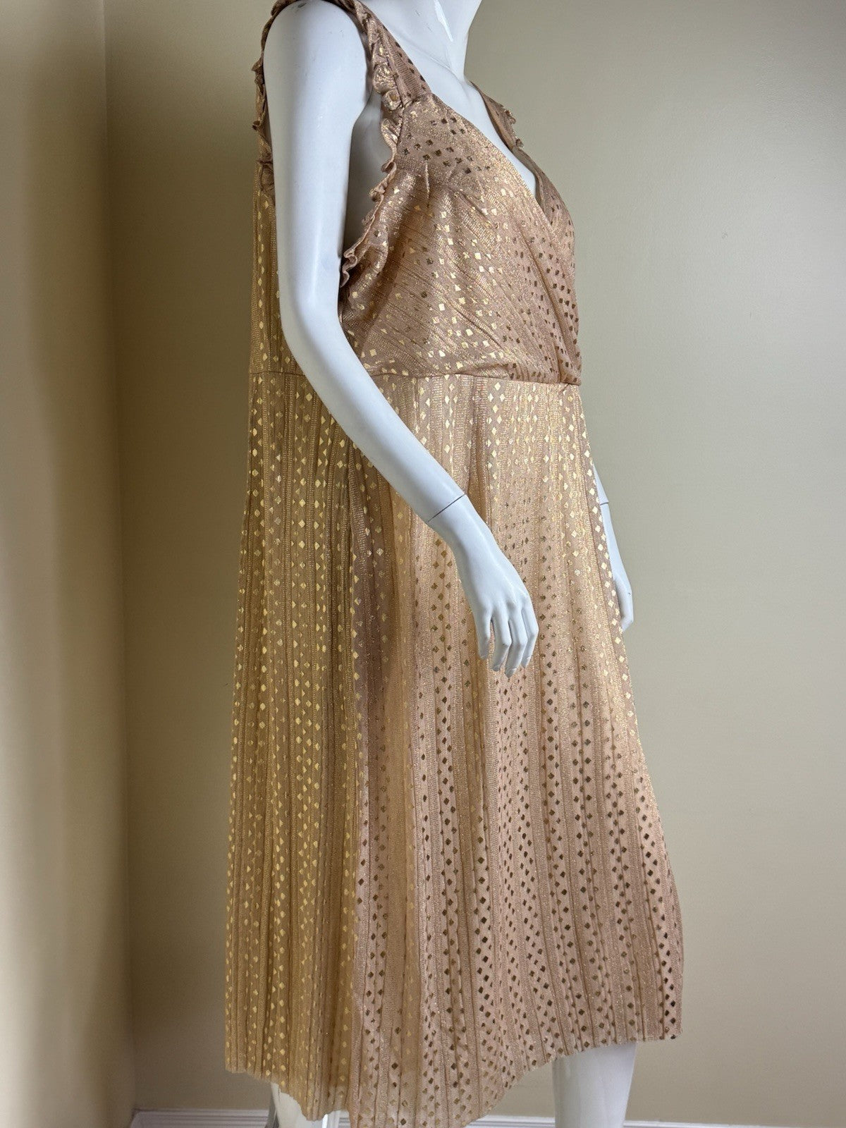 $139 JM Studio Women’s Gold Dress Sz 22W.      (B.177)