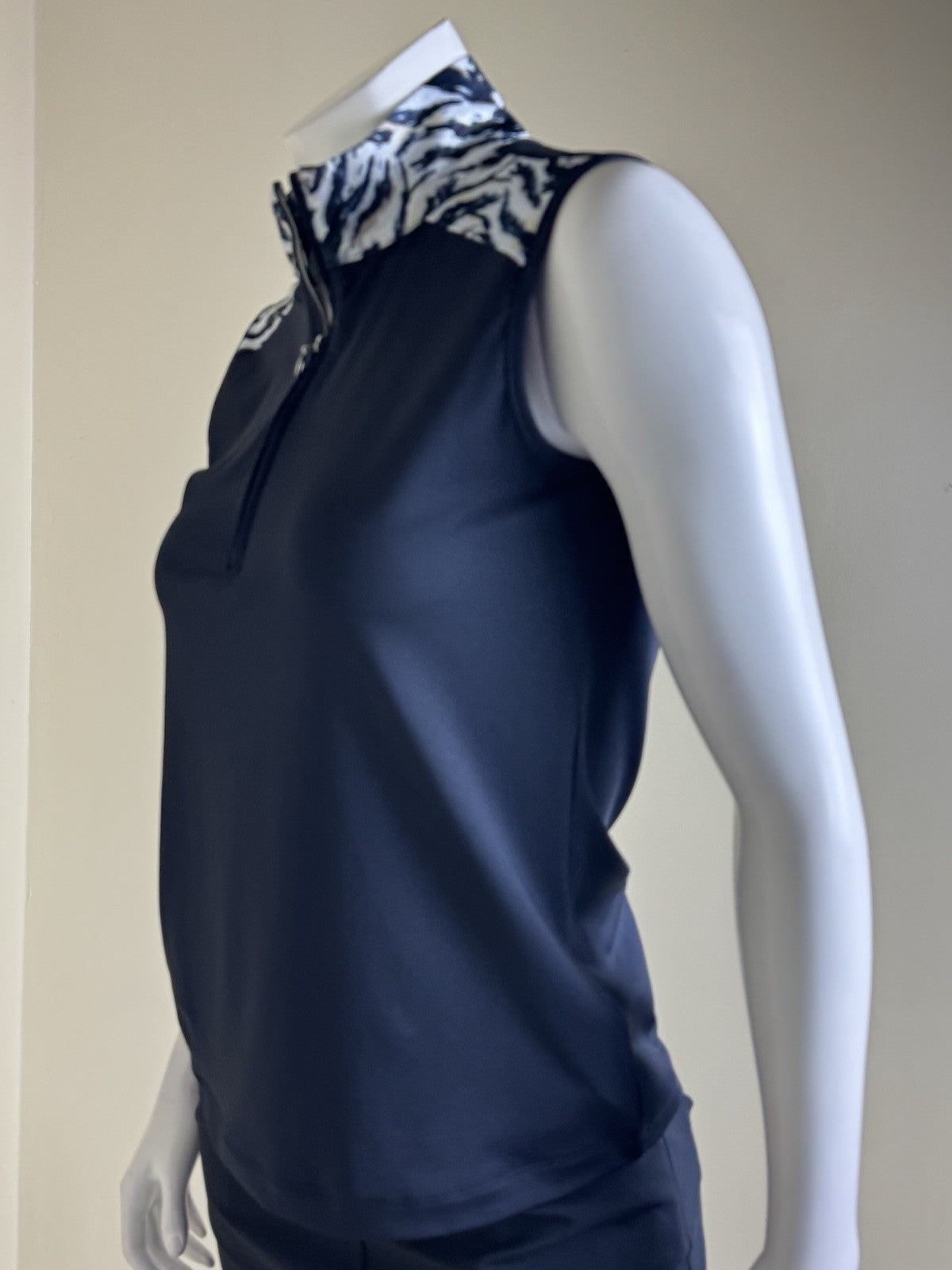 Daily Sports Women’s Golf Shirt Sz S     (B.135)