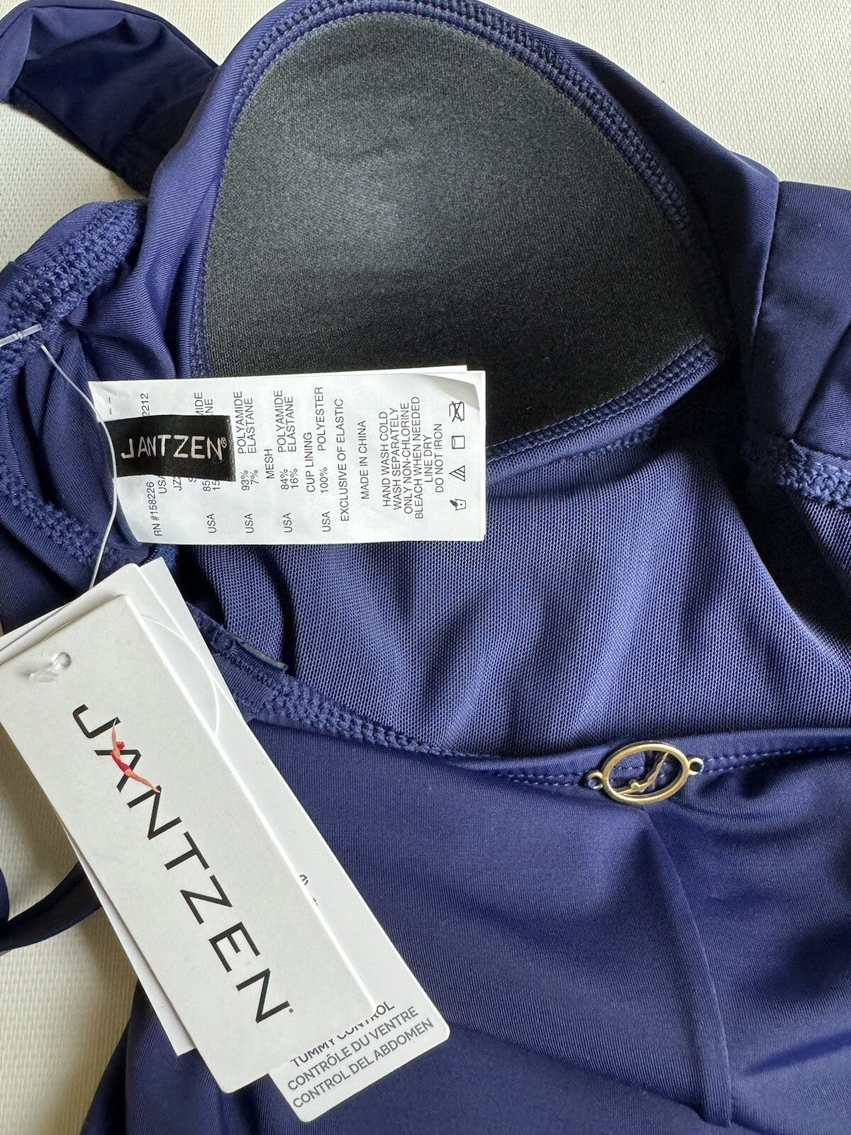 JANTZEN SWIMWEAR 1PC BATHING SUIT SIZE 6. (53)