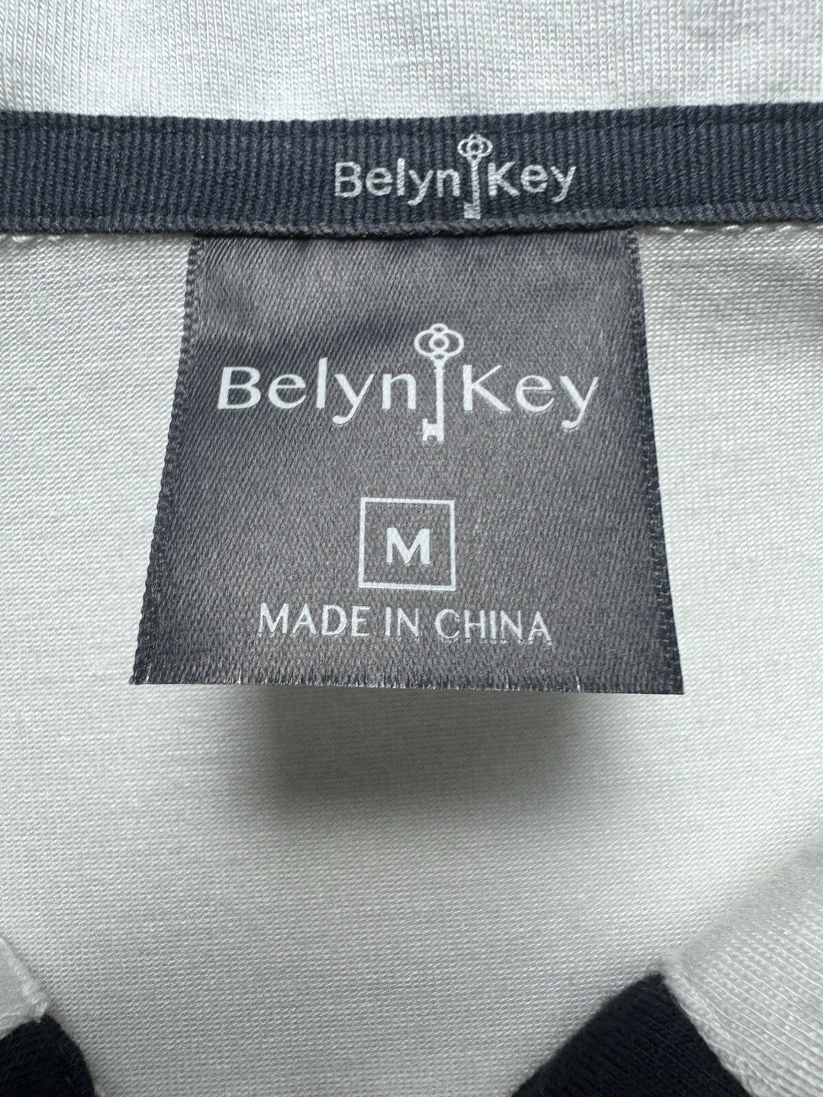 BELYN KEY Women’s Sleeveless Golf Shirt Sz M.    (B.139)