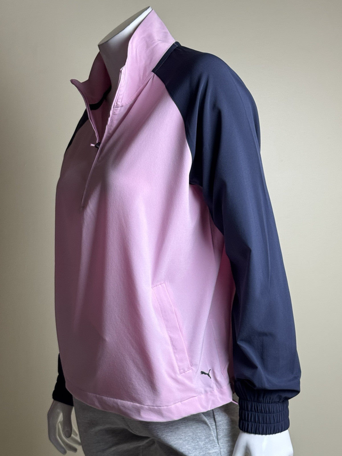 PUMA Women's Golf Sweatshirt Sz S.      (B.157/3)