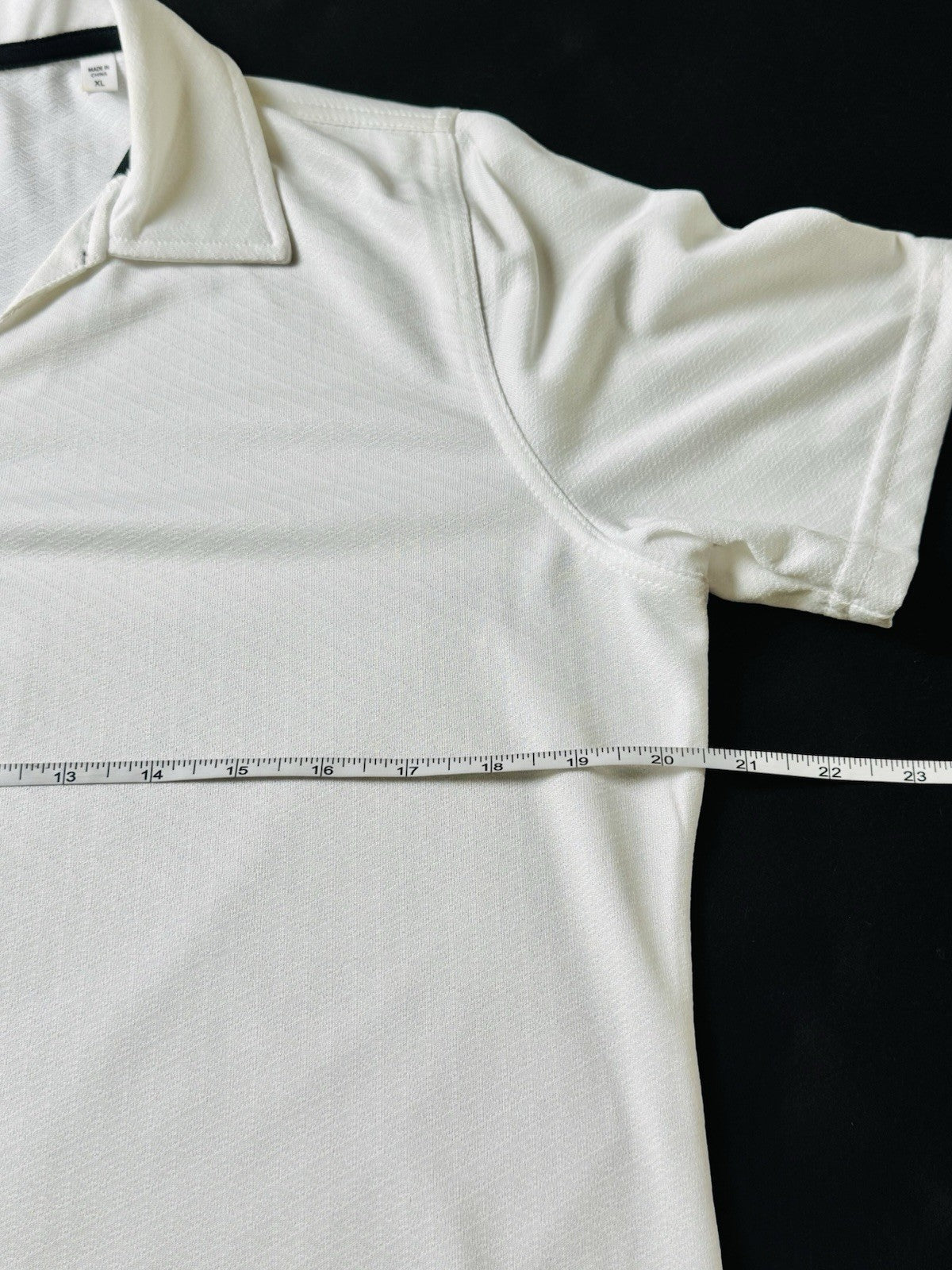A.U.R Women's Golf Polo White Shirt Sz XL.       (B.146)