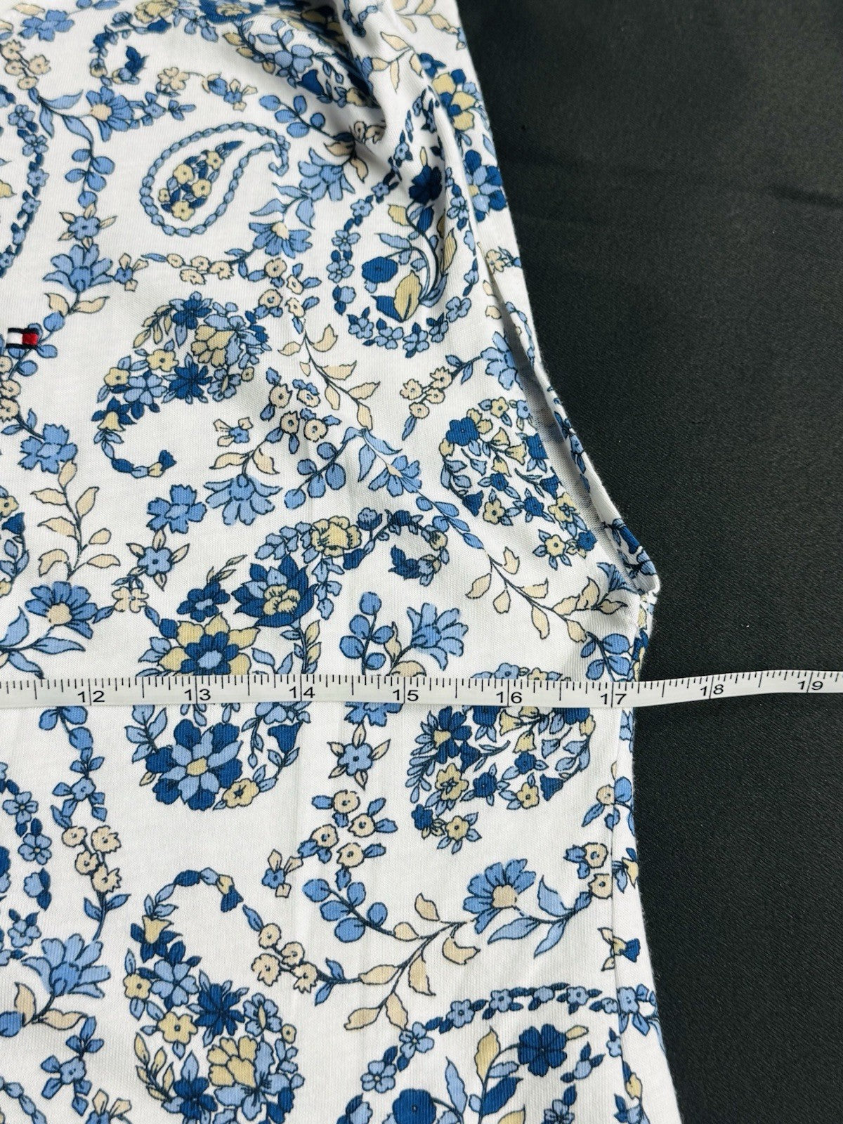 $49 Tommy Hilfiger Women's Paisley Printed Blouse Sz S.   (B.188)
