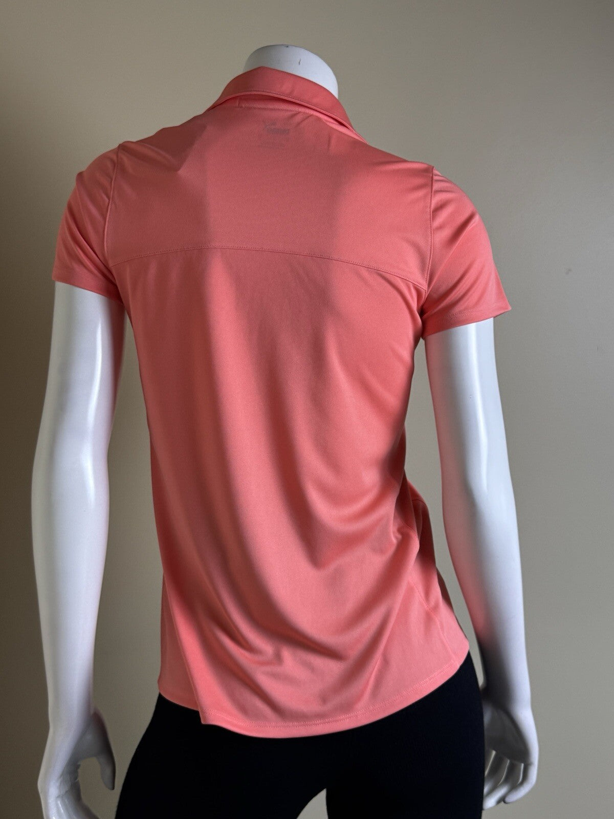 Puma Women’s Golf Shirt Sz S.   (B.130/10)