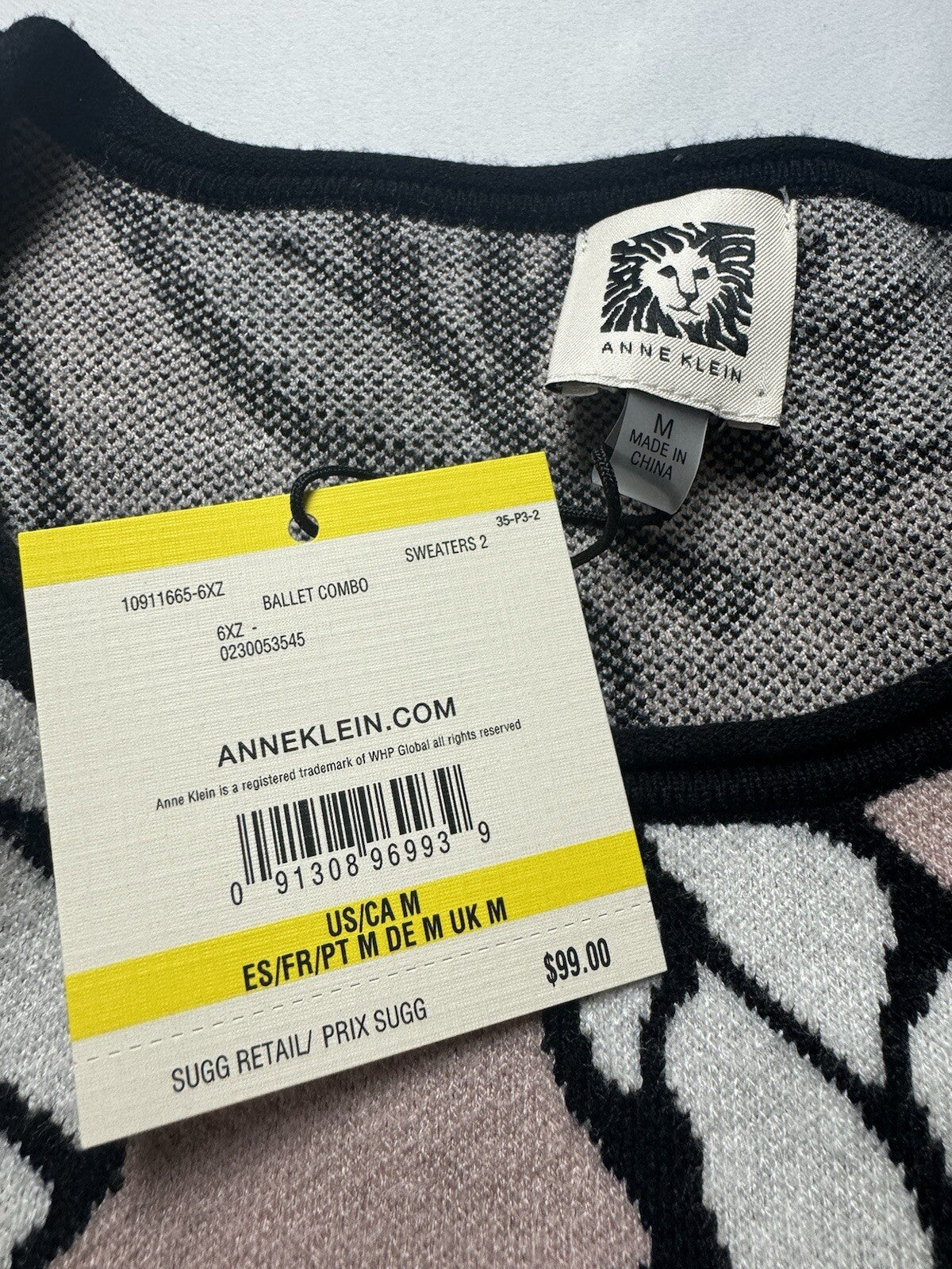 $99 Anne Klein Women’s Leaf Pattern Sweater  Size M   (B.112)