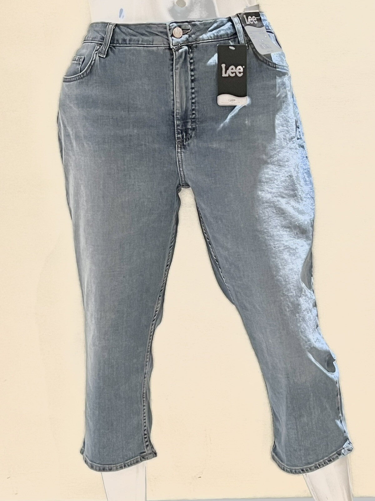 LEE Women’s Size 22 M Blue Denim Mid Rise Capri Jeans NWT