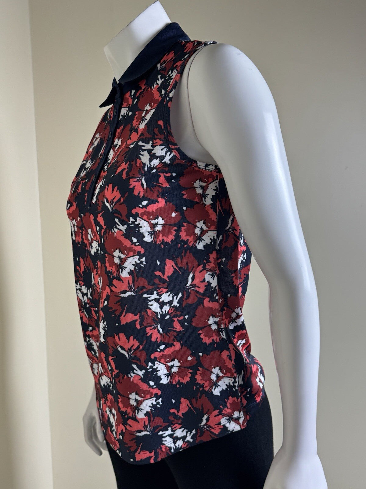 Puma Women’s Golf Shirt Sleeveless Sz S.  (B.130/7)