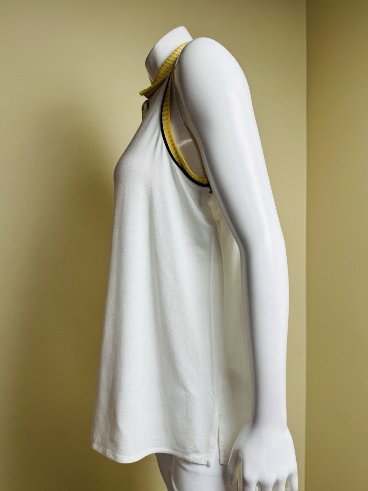 BELYN KEY Women’s Golf Shirt Sz M    (B.170)