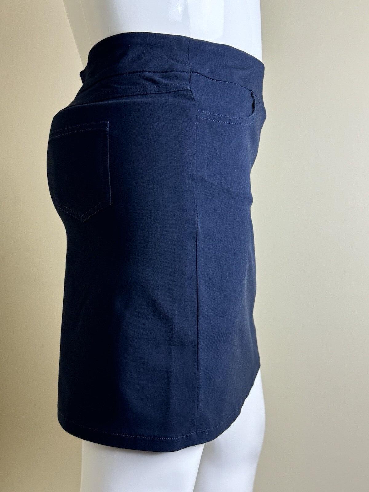 Slim Sation Women’s Golf Skirts Skort Size 12 Navy. (B.84)