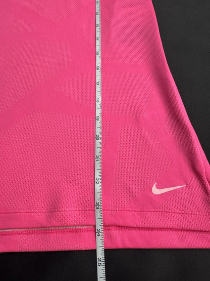 Nike Women’s Top Golf Shirt Sz S.       (B.170)