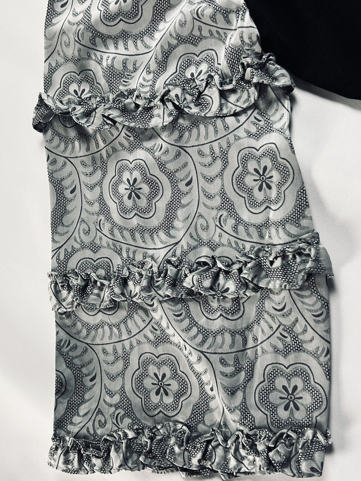 On Twelfth Women’s Long Sleeve Top Blouse Sz M