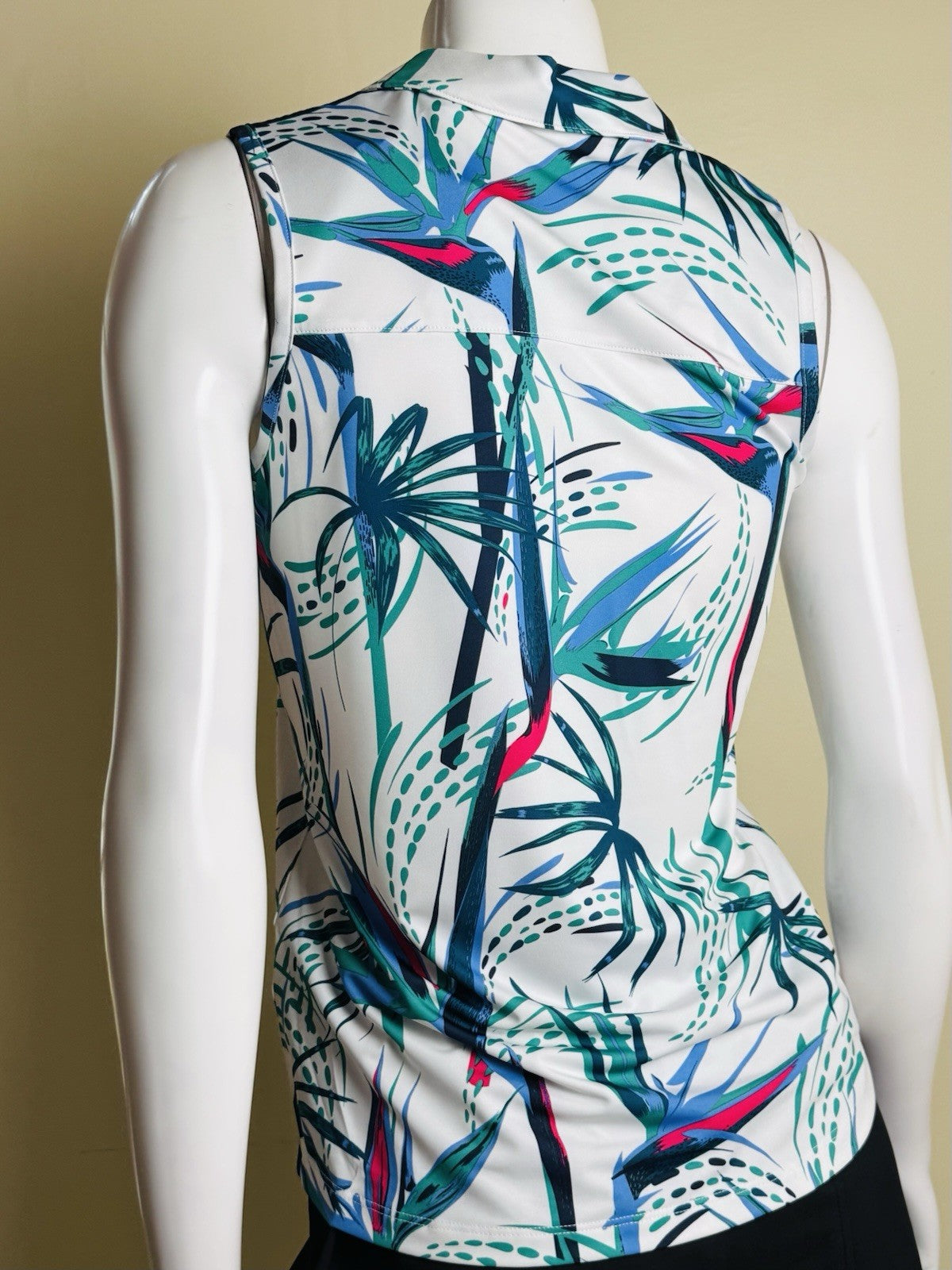 Puma Women’s Golf Shirt Sz S.   (B.185)