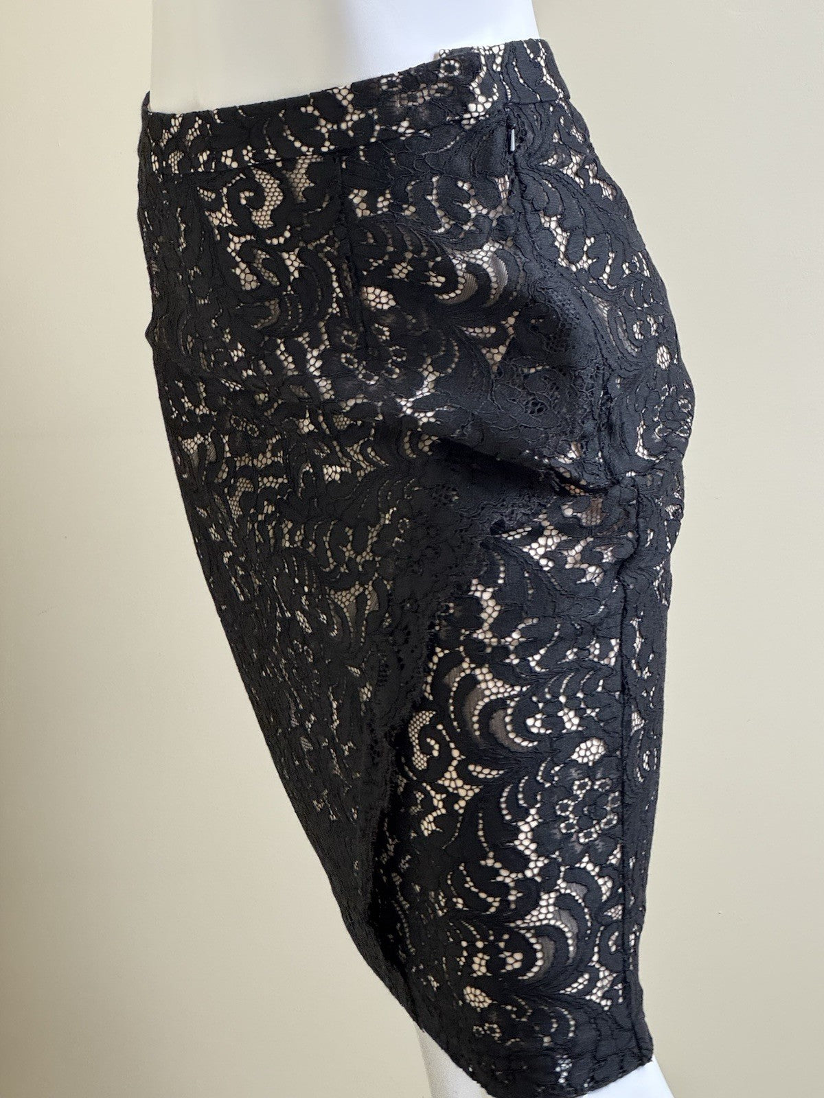 $345 Marchesa Voyage Women’s Black Nude Laced Skirt Sz 8.  (B.156)