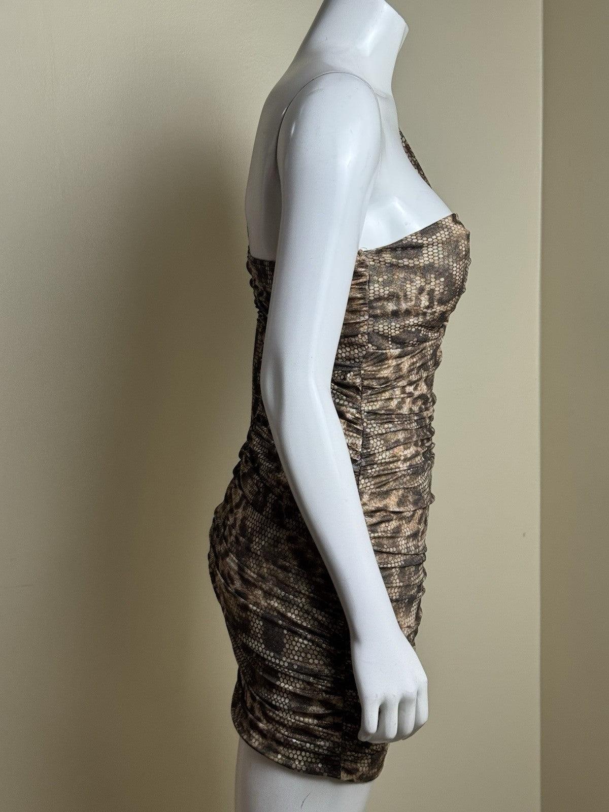 MadRag Women’s Leopard Dress One Shoulder Sz L.       (B.179)