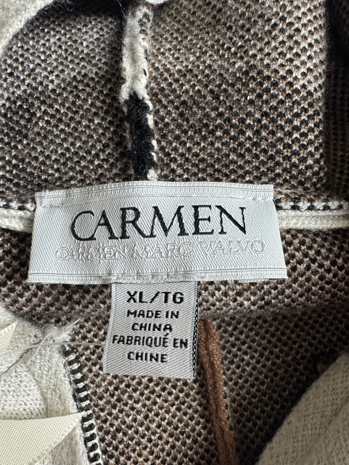 $98 Carmen Marc Valvo Hooded Zip Knit Poncho Size XL.  (B.125)