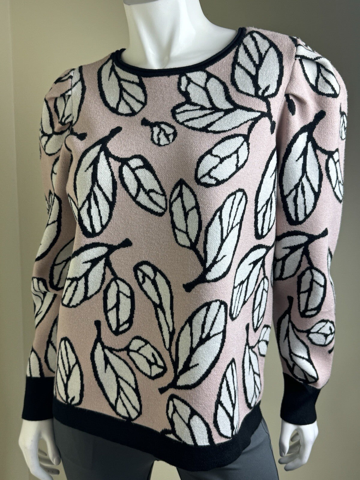 $99 Anne Klein Women’s Leaf Pattern Sweater  Size M   (B.112)