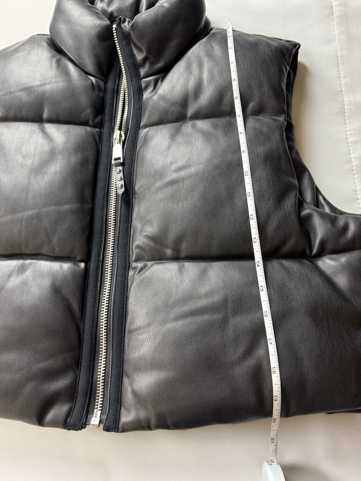 $248 Rebecca Minkoff Women's Mock Neck Cropped Puffer Vest Sz L. (B.123)