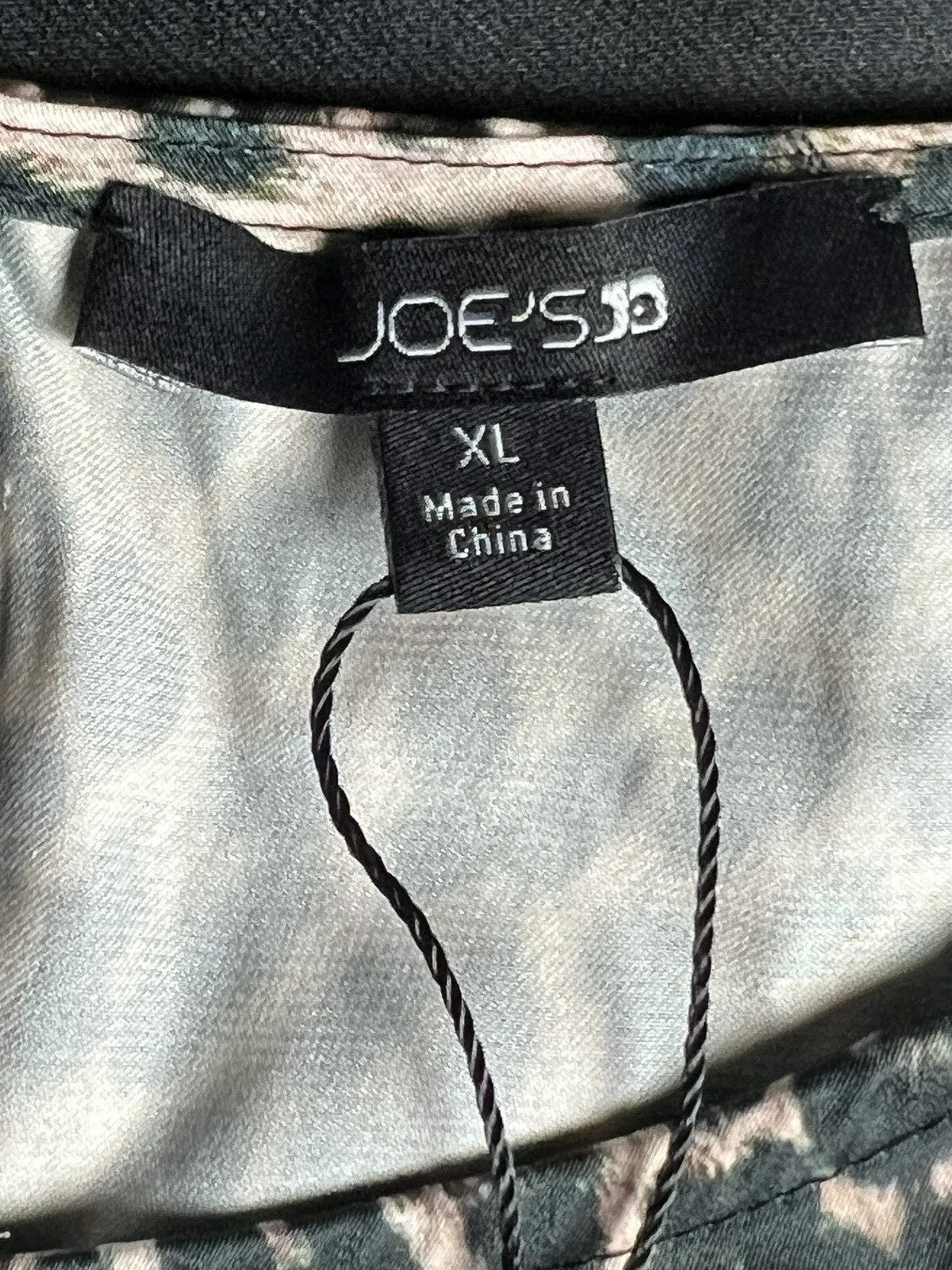 Joe’s Jean Women’s Leopard Blouse Stretchy Top  Size XL.  (51)