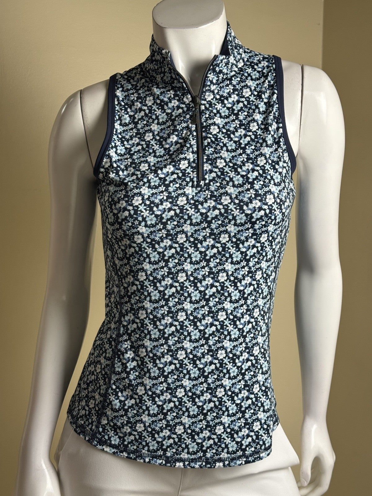 1764 Signature Women’s Polo Shirt Floral Sz S. (B.170)