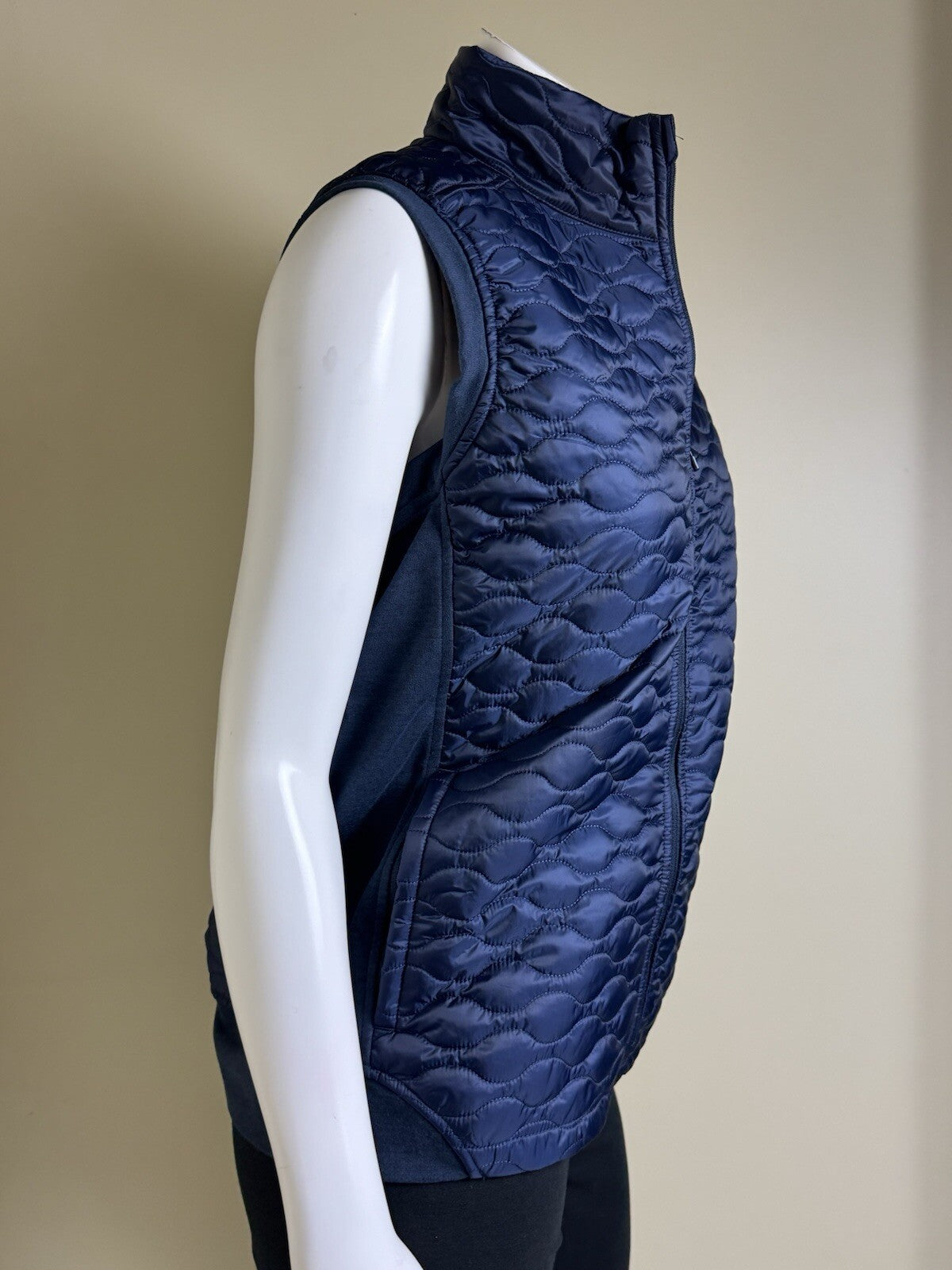 $120 Puma Women’s Golf Navy Blazer Vest Sz L    (B.95)