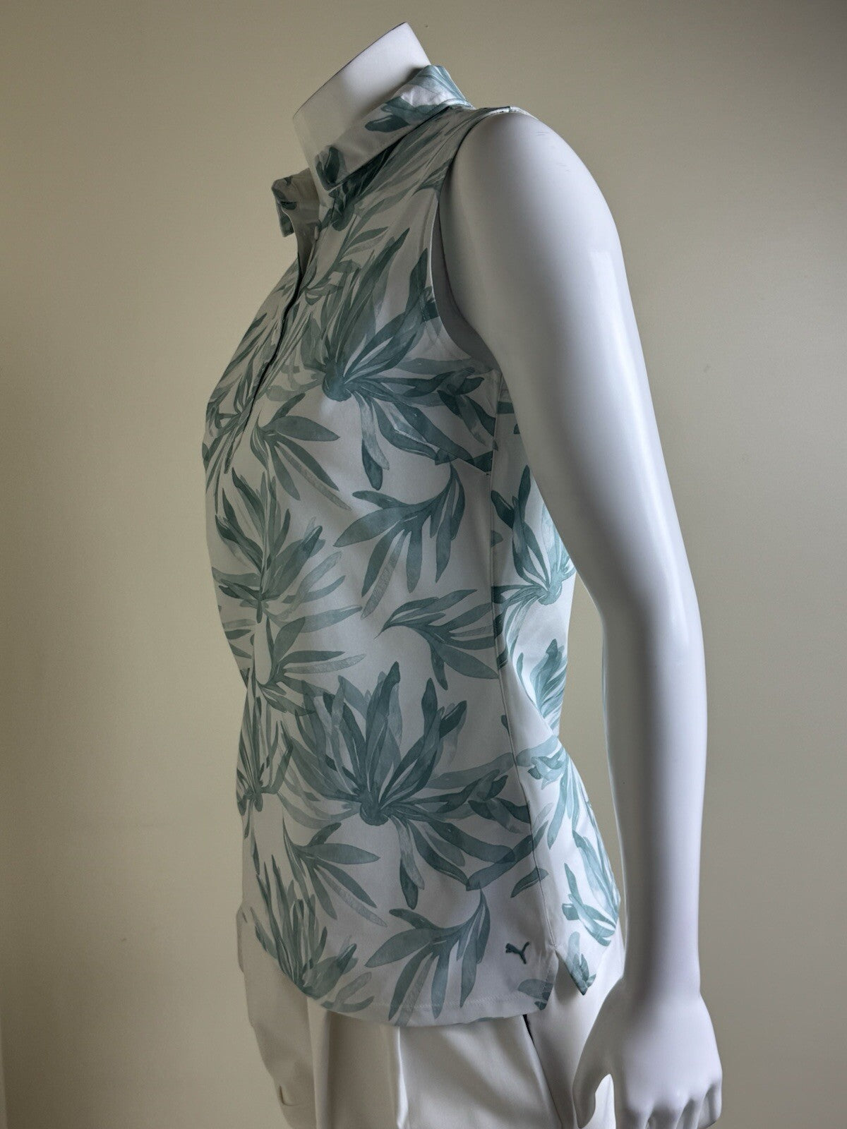 Puma Women’s Golf Shirt Sleeveless Sz S.  (B.132)