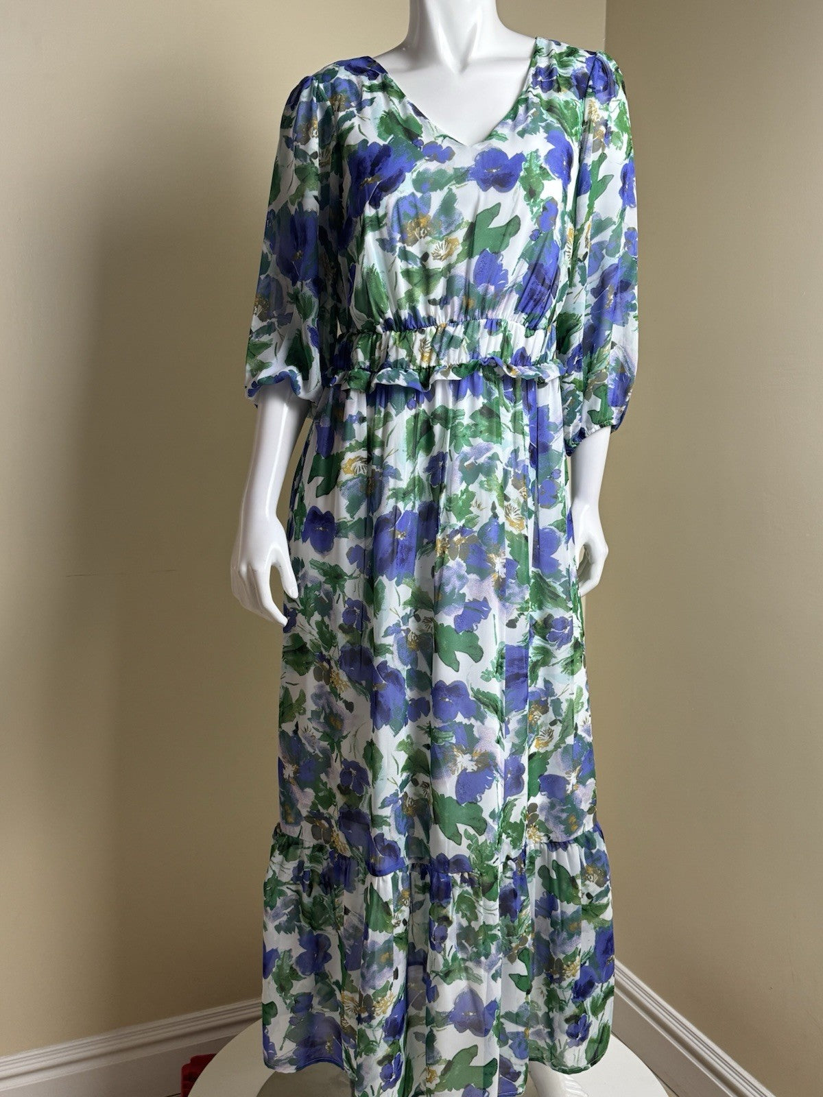 Nina Leonard Floral Maxi Dress Sz M.   (B.173)