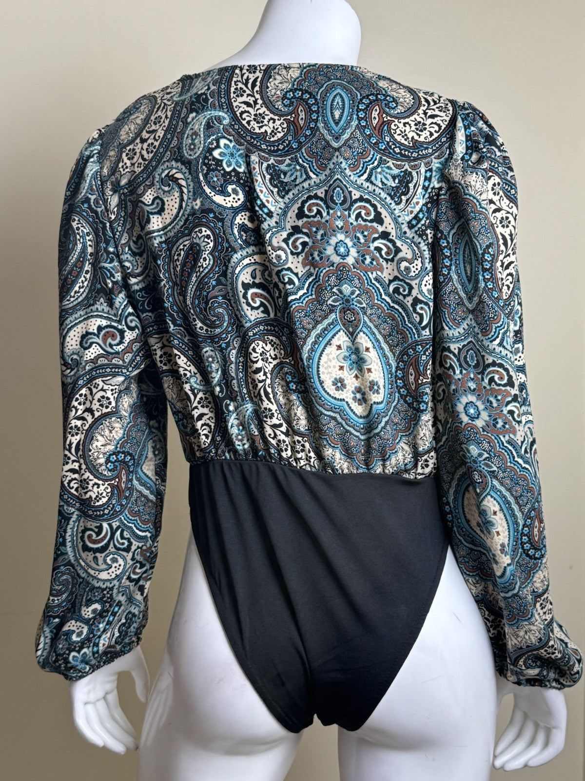 By Design Bodysuit Floral Long Sleeve Size L.      (B.184)