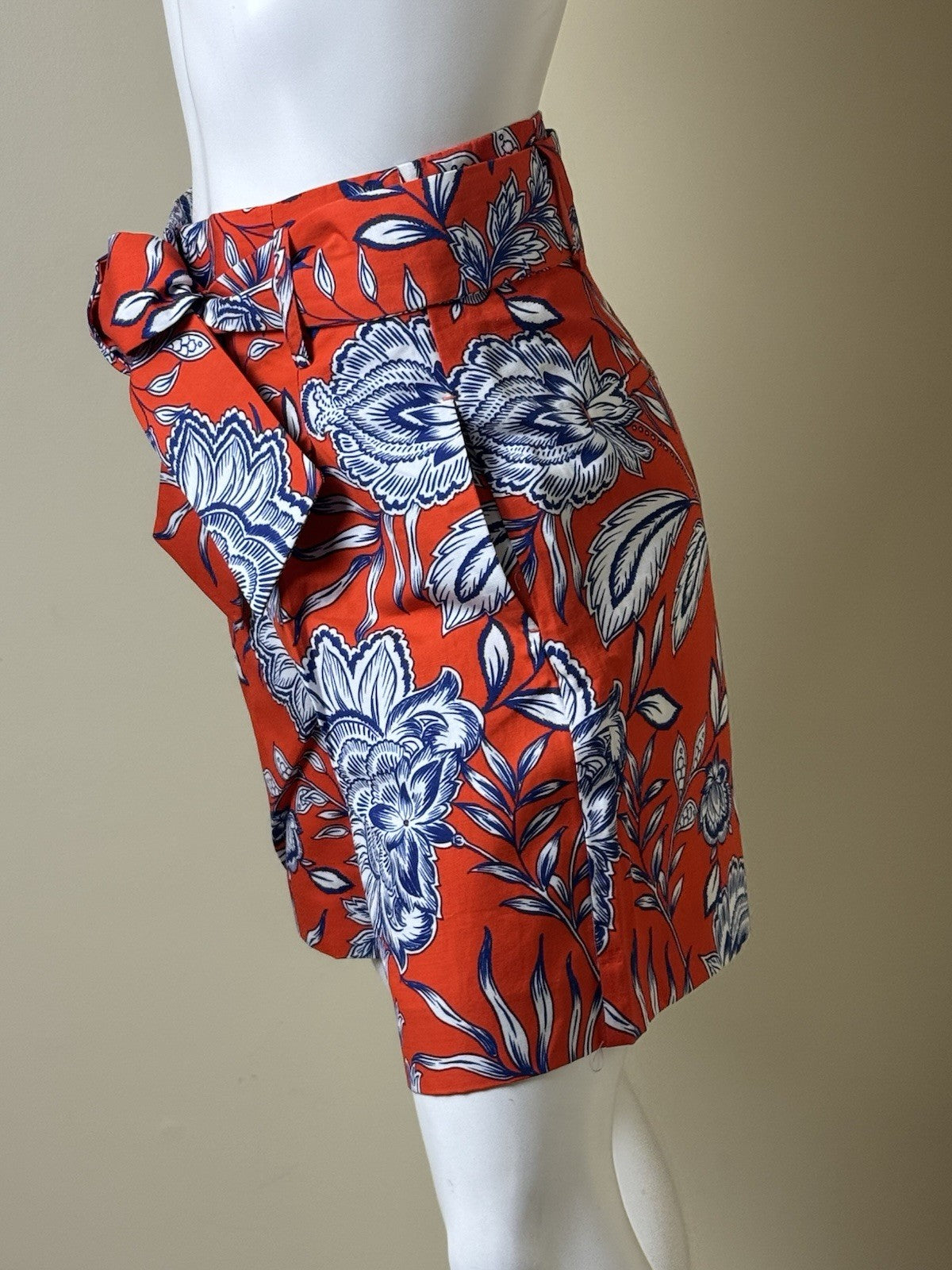 Tyler Boe Women’s Shorts Floral High Waist Belted Sz 6.    (B.164)