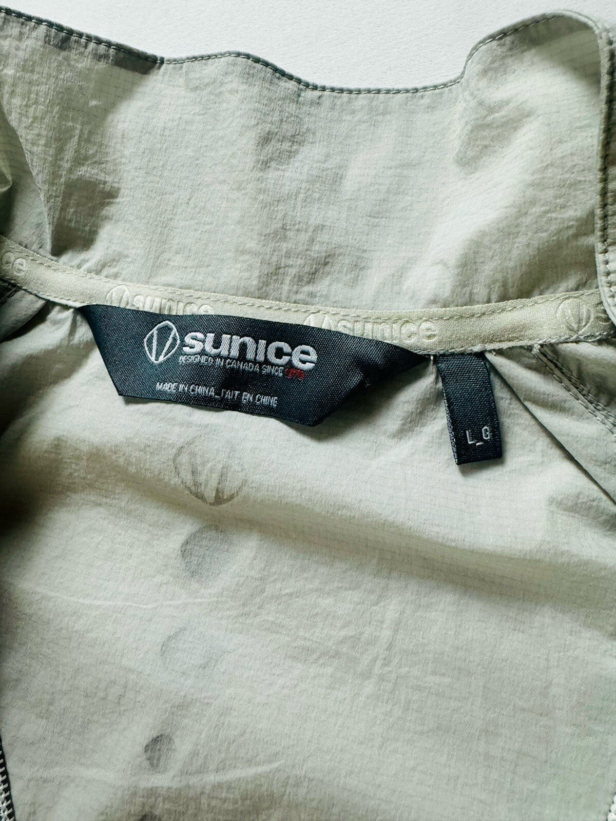 SUNICE Women's AVA Packable Windwear Jacket Gray Sz L.    (B.110)