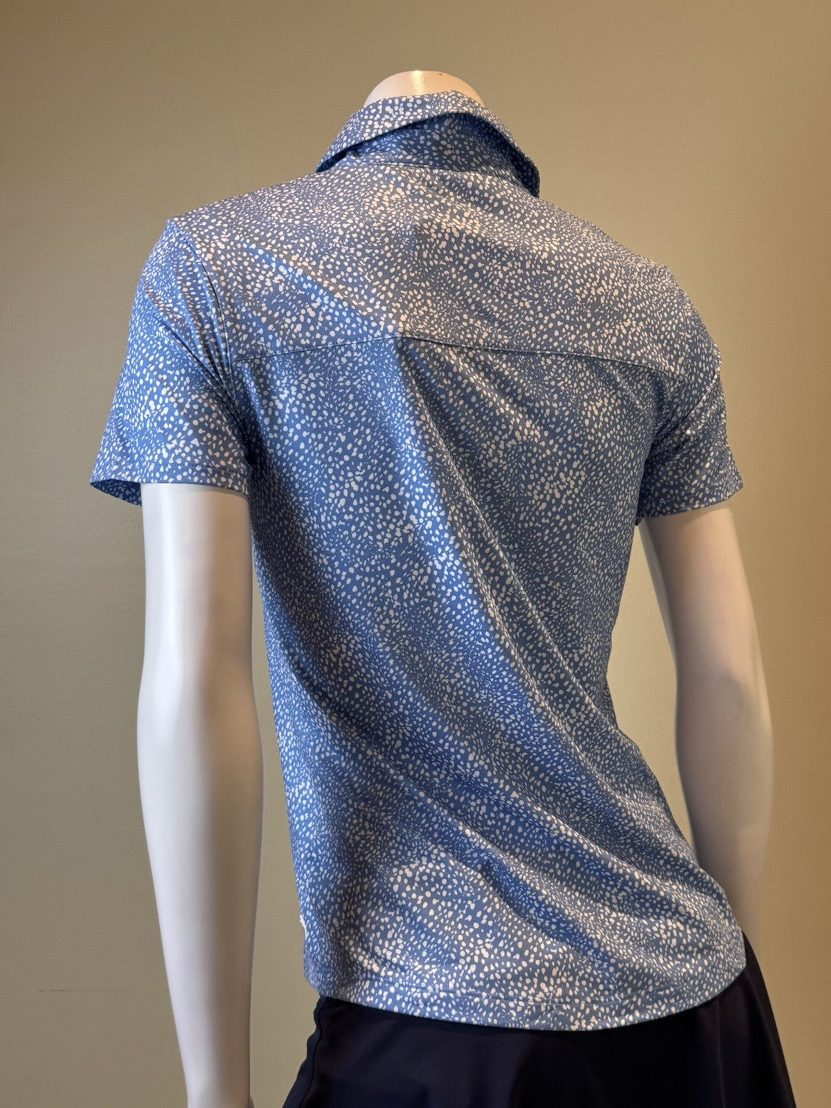 Puma Women’s Golf Shirt Sz S.   (B.165)