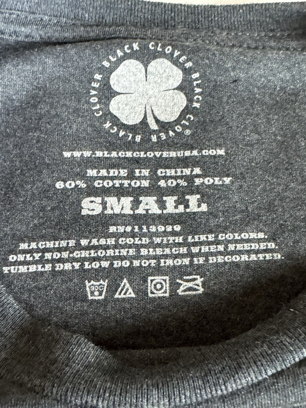 Black Clover Women’s T-Shirt Logo Sz S     (B.182)