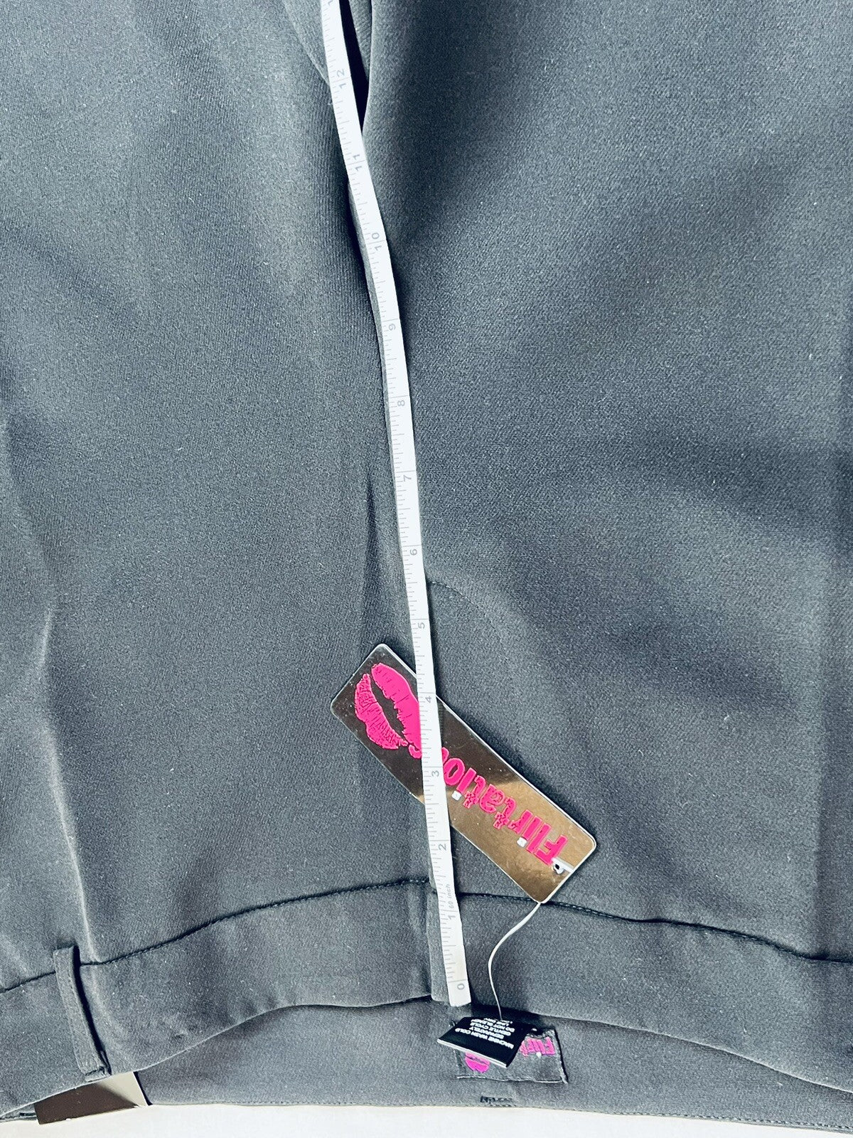 Flirtatious Women’s Black Capri Pants Sz 20