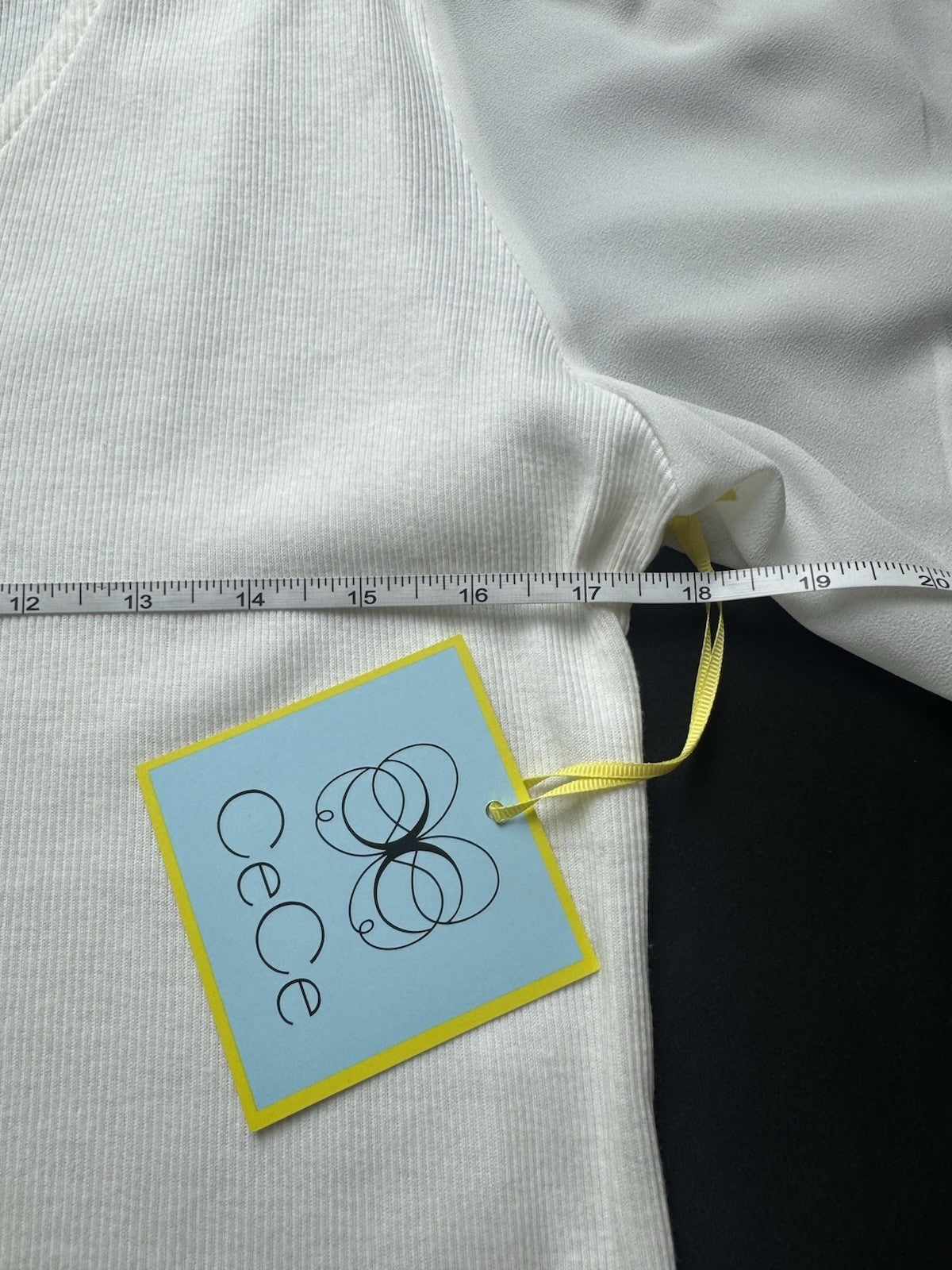 Cece Women's Short Puff-Sleeve Knit Top Sz L. (B.160)