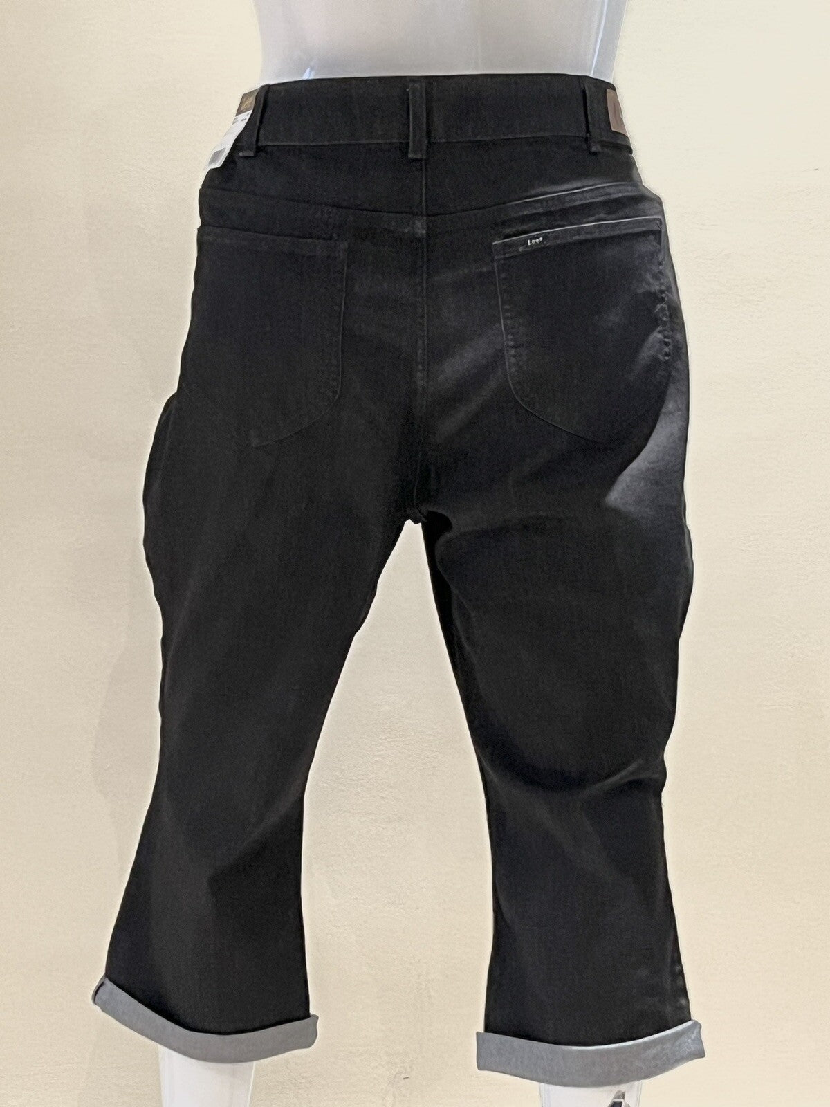 LEE Women’s Size 26 Denim Mid Rise Capri Jeans NWT