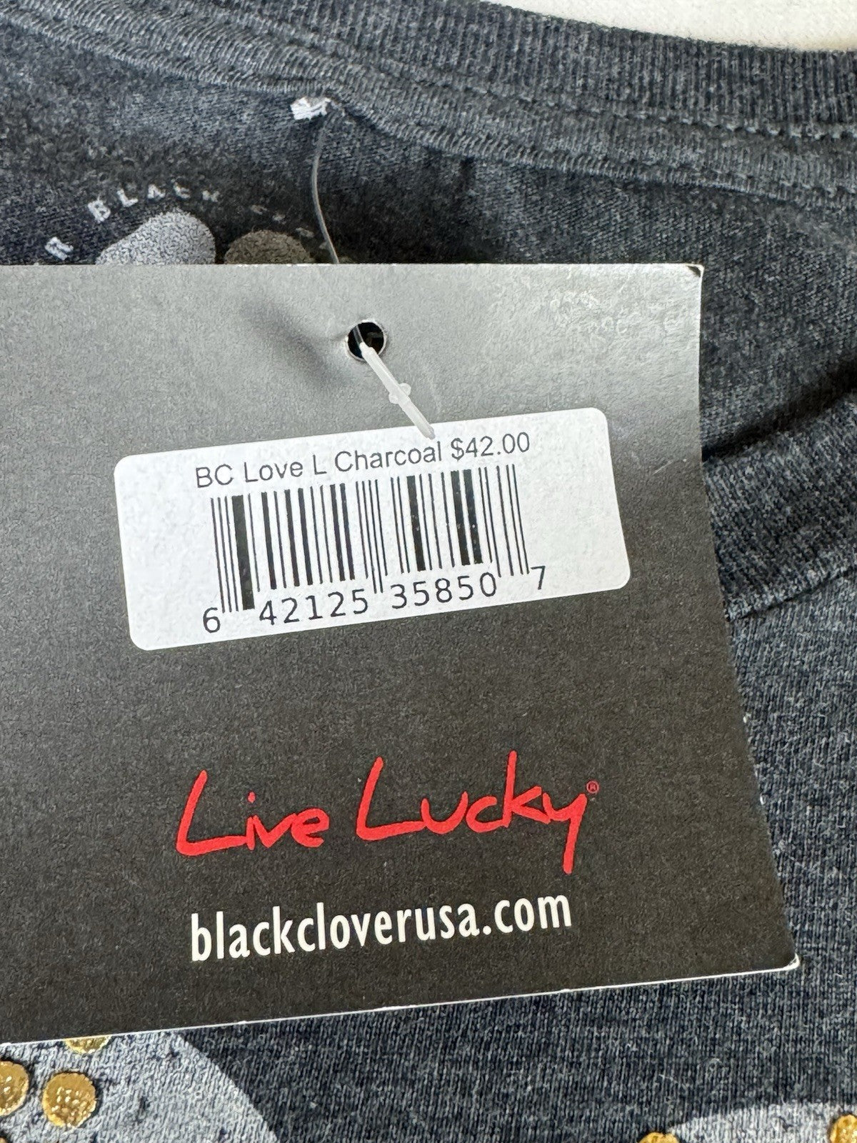 Black Clover Women’s T-Shirt Logo Sz L.     (B.182)