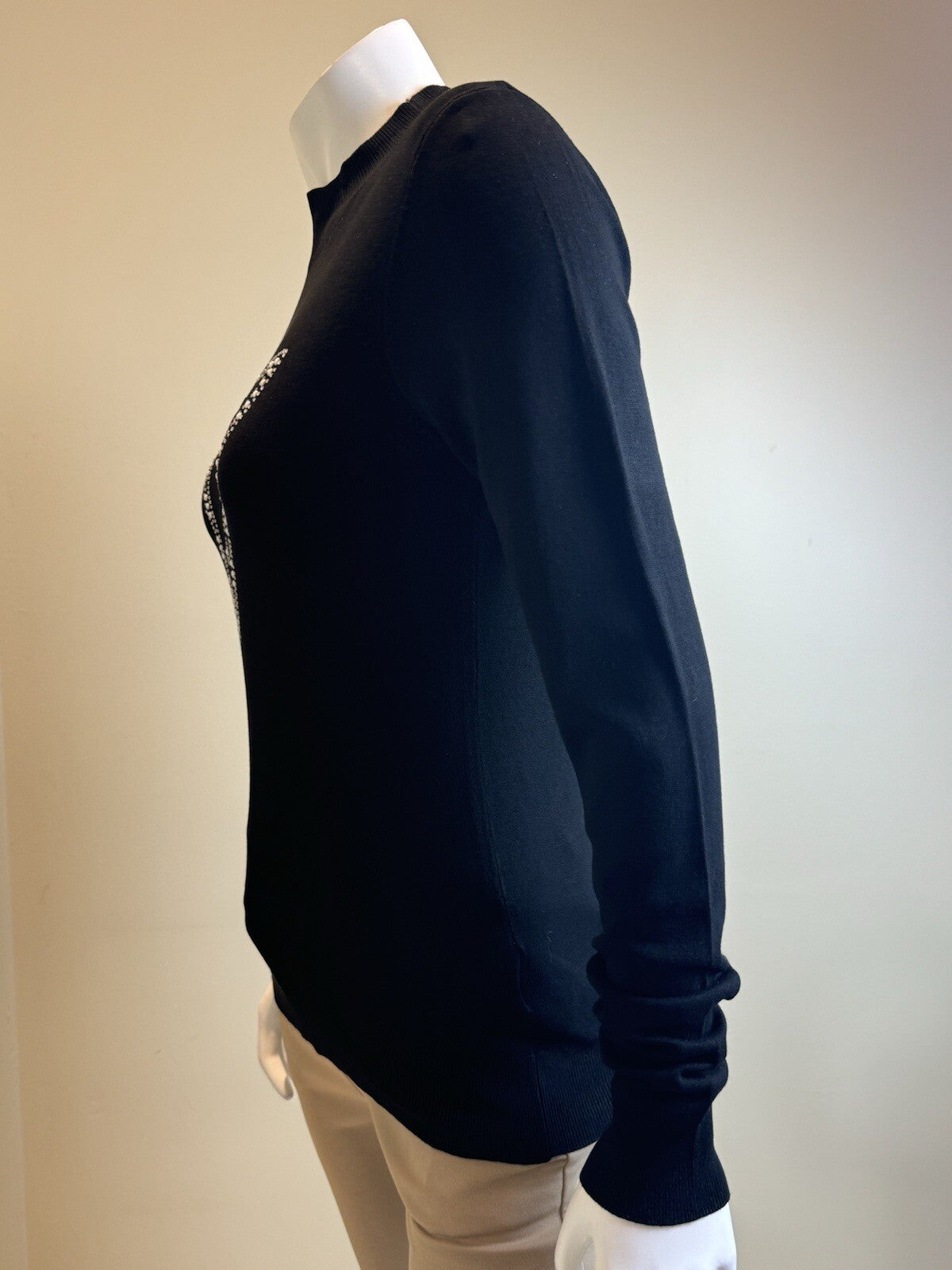 $89 Guess Women’s Rhinestone Logo Sweater Sz M.  (B.115)