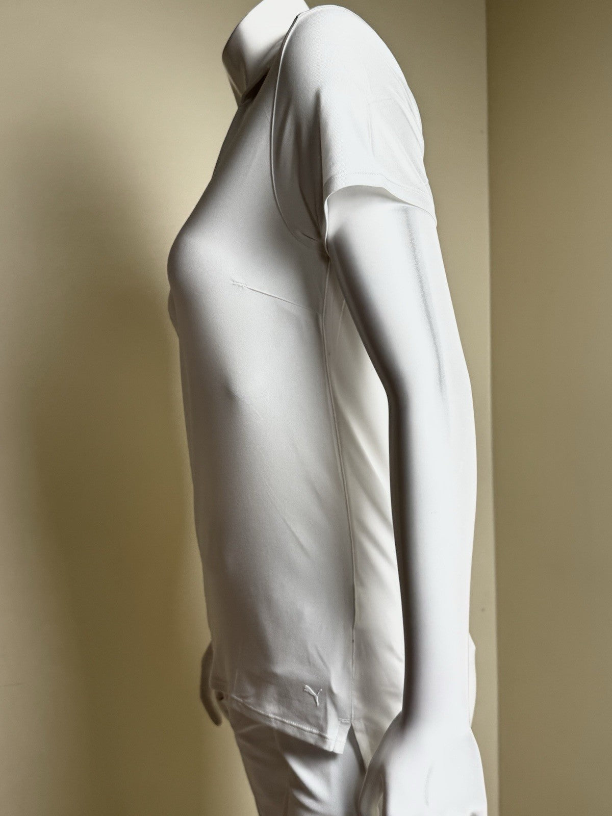 Puma Women’s Golf Shirt Sz S.   (B.170)