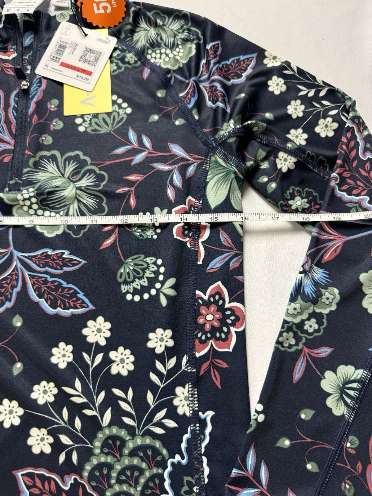 $75 Puma Women's Golf Sweatshirt Size XS.   (B.112)