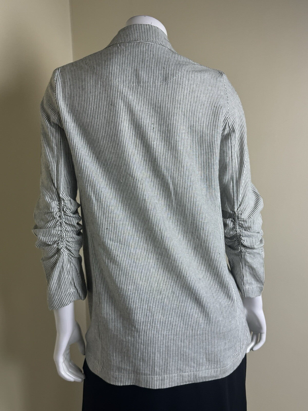 $118 Max Studio Women's Stripes Blazer Size XS. (B.143)