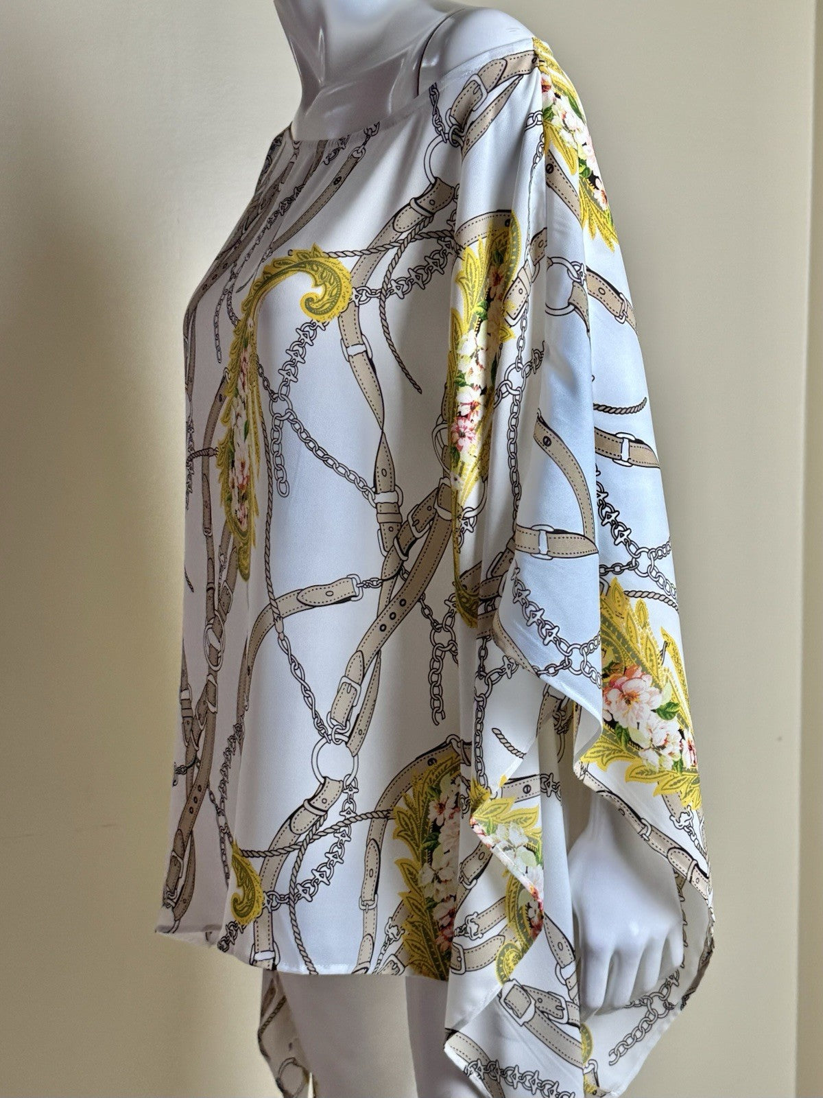 $44 New York & Company Women’s Cover Up Kimono Sheer Sz S/M.   (B.173)