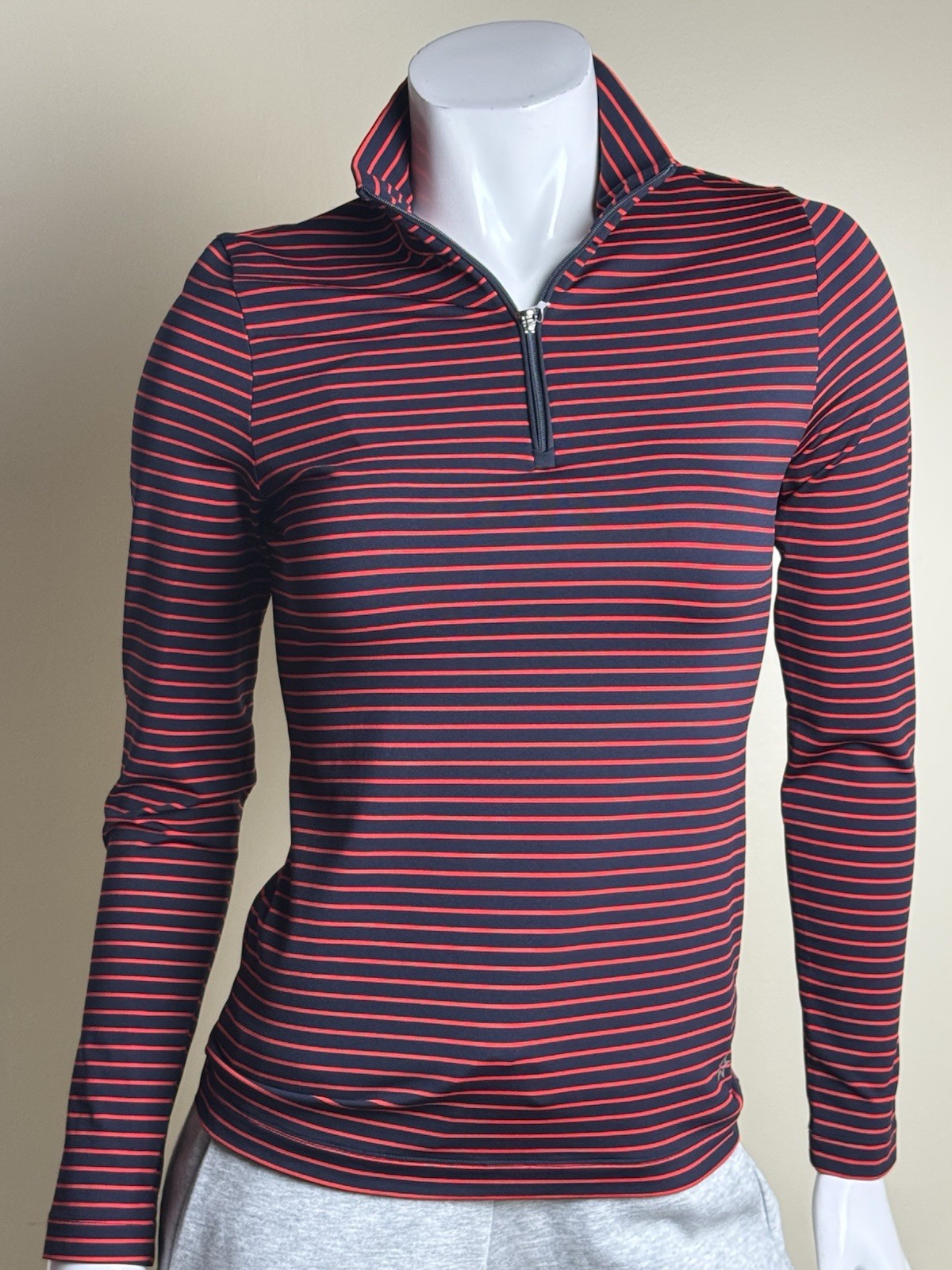 Lohla Sport Women’s Golf Sweatshirt Sz S.      (B.189)