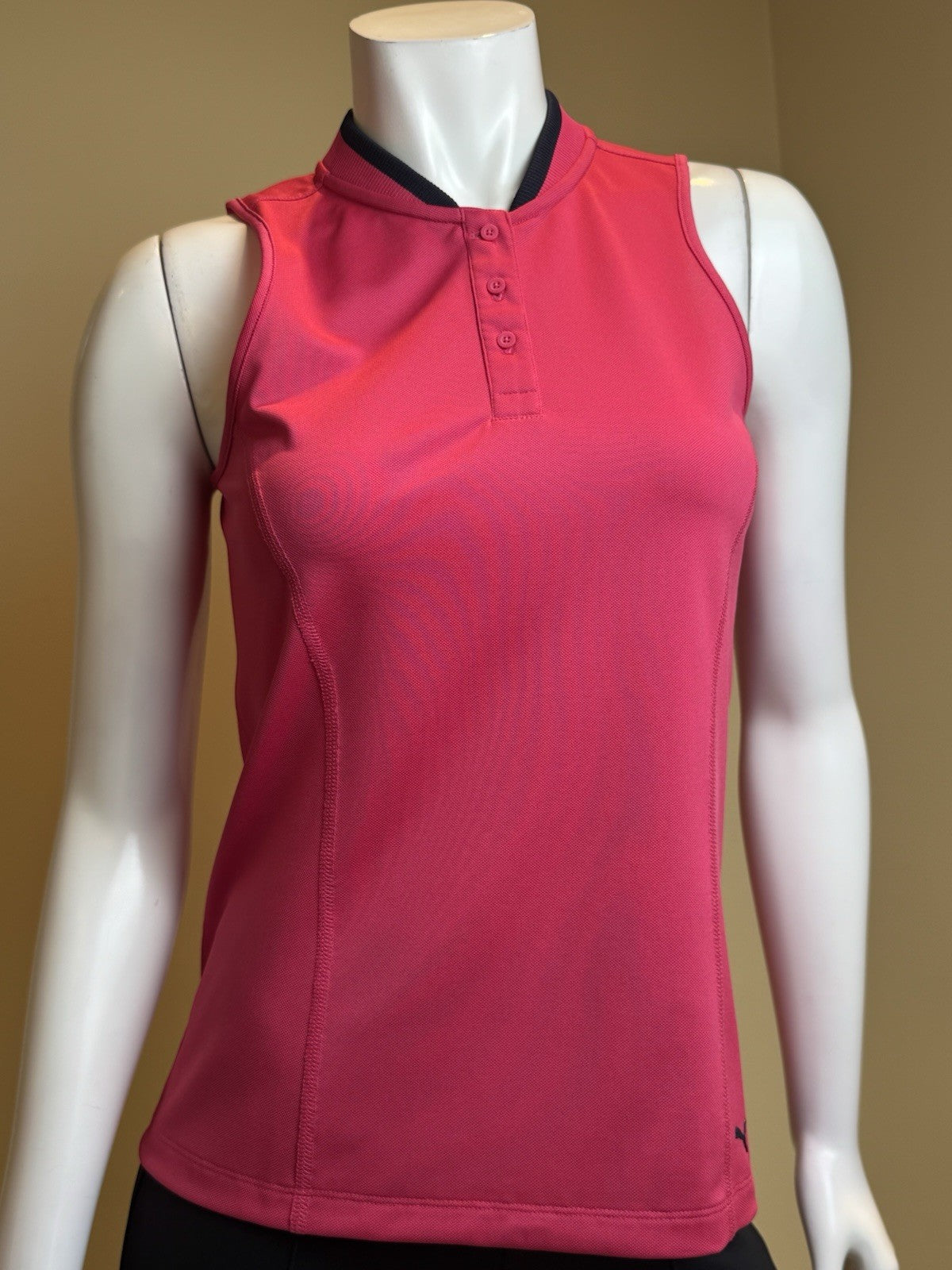 Puma Women’s Golf Shirt Sz S.   (B.167)