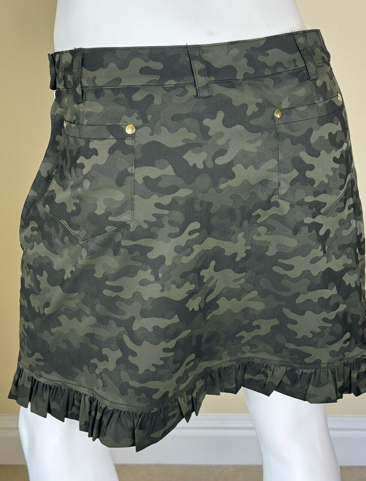 Brendratti Women’s Golf Skirt Skort Tennis Camo Sz L. Ital 46.  (69)