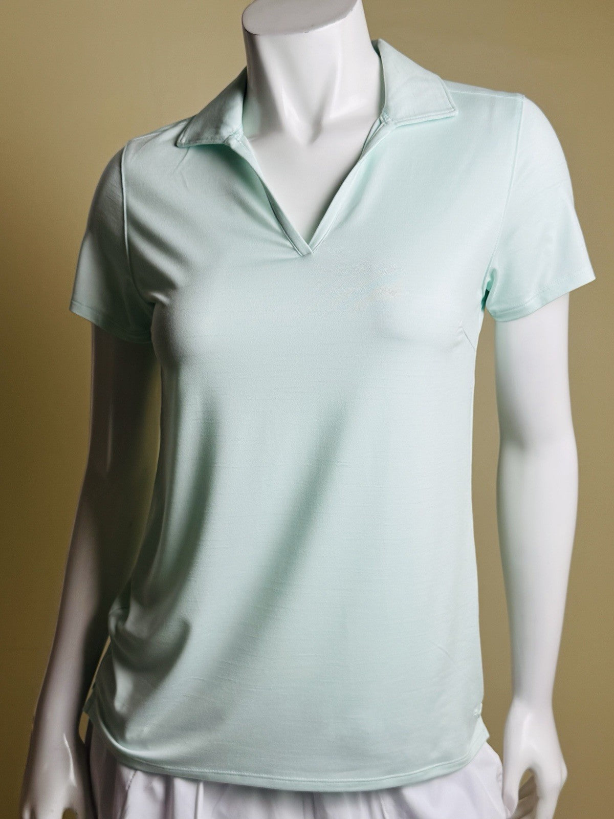 Puma Women’s Golf Shirt Sz S.   (B.188)