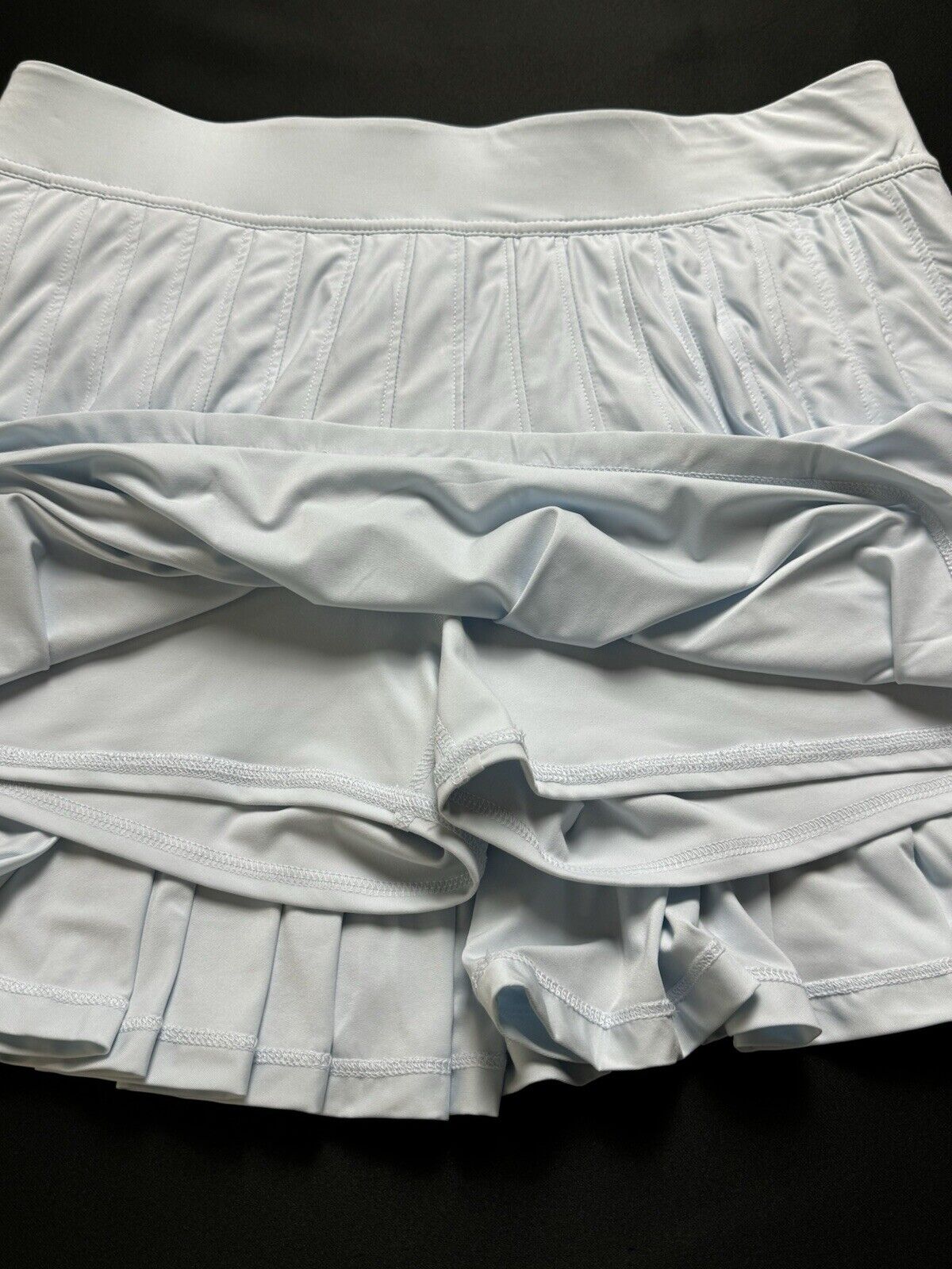 VINEYARD VINES Women’s Light Blue Pleated Skirt Skort Sz L.  (B.81)