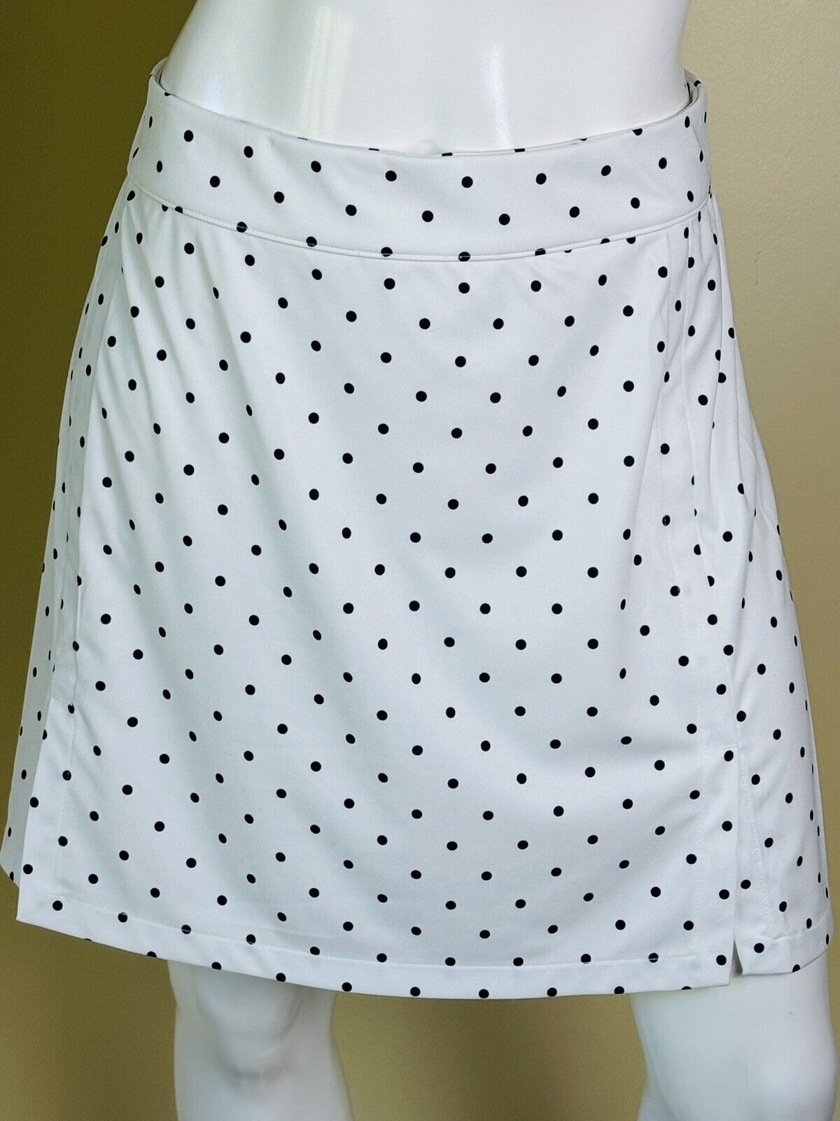 J Lindeberg Women's Golf Skort Polka Dots Sz L.   (02)