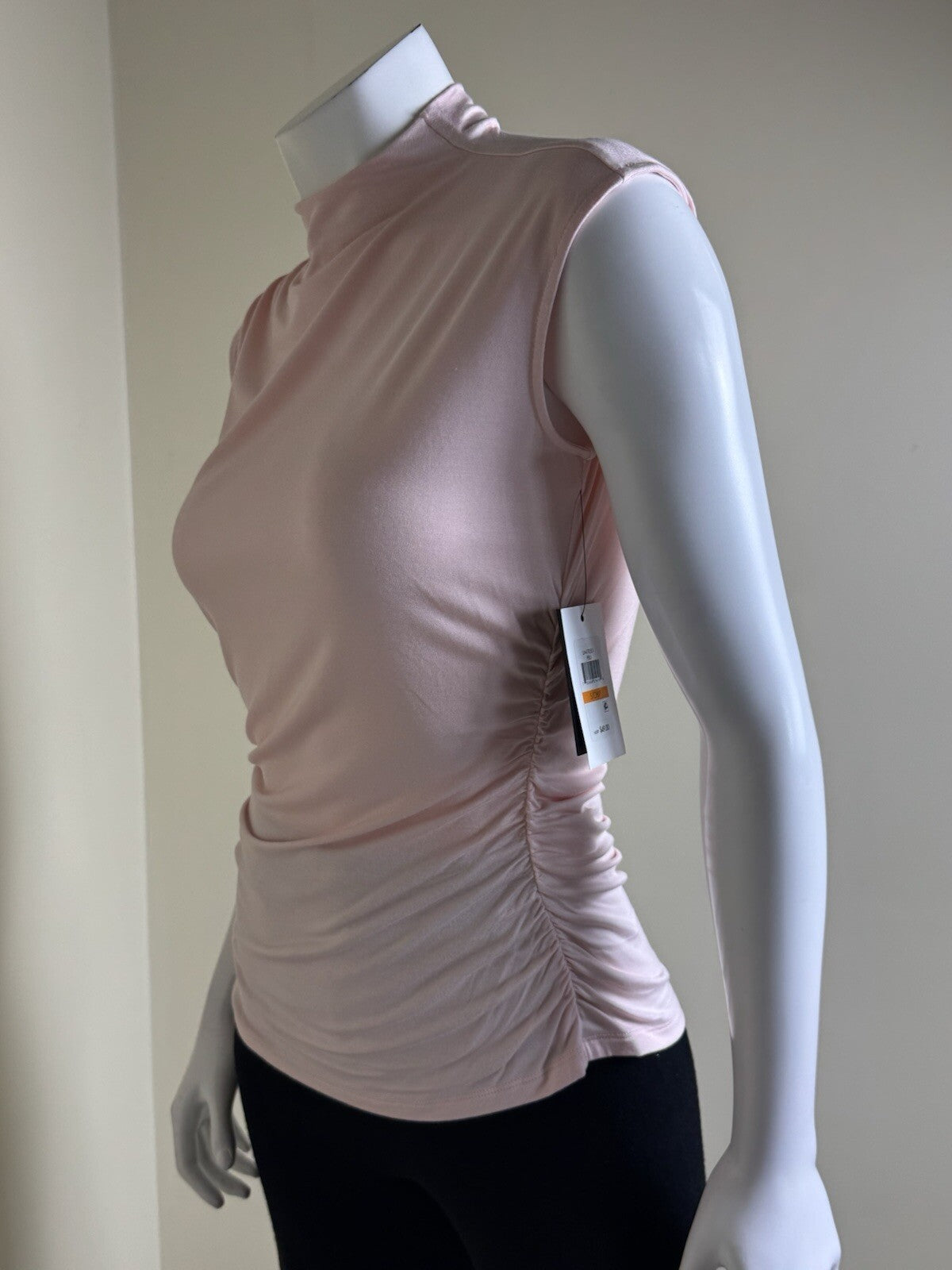 DKNY Women’s Sleeveless Top Sz S.  (B.130)