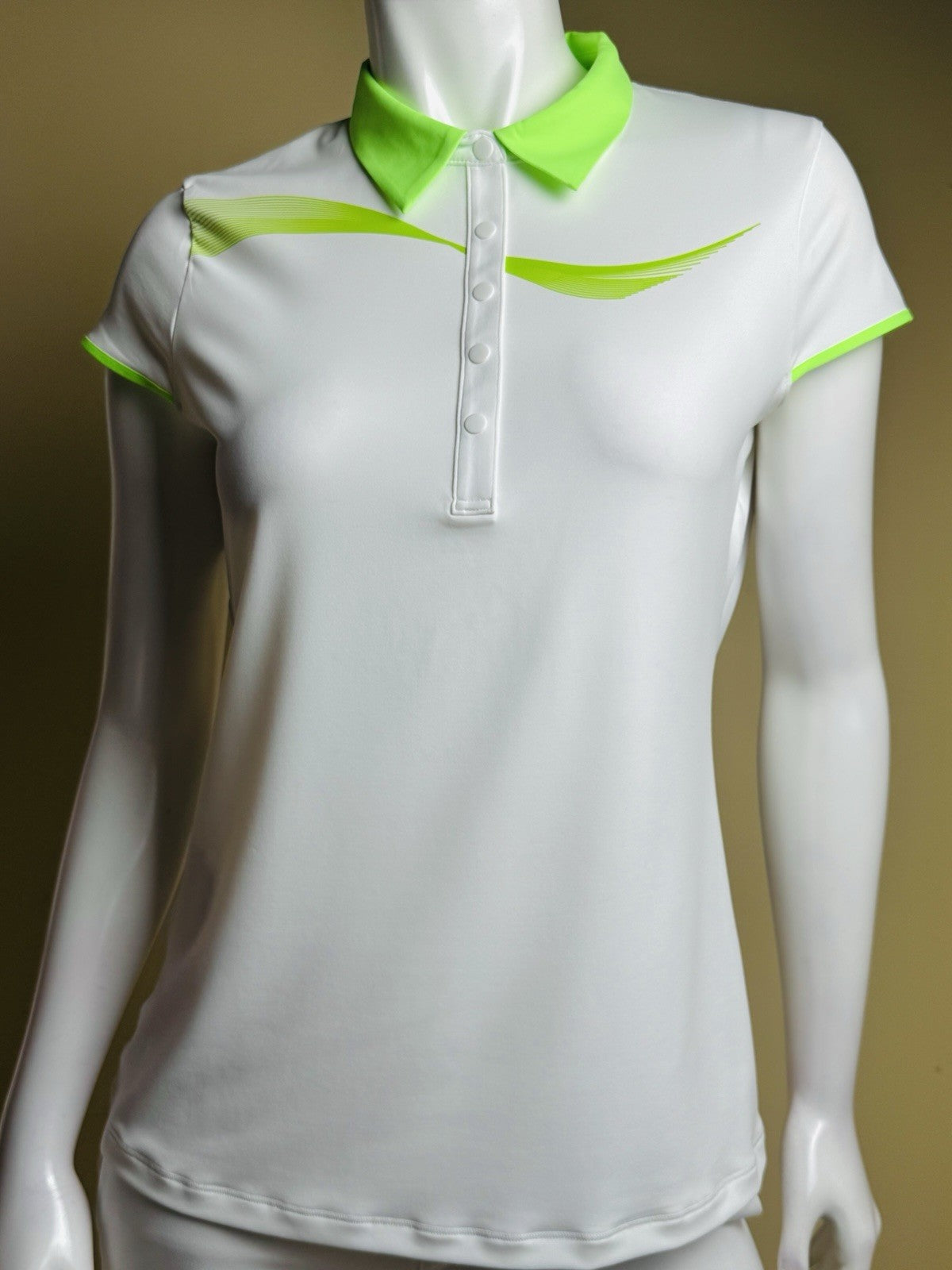 Annika Cutter and Buck Women’s Polo Shirt Size M      (B.172)